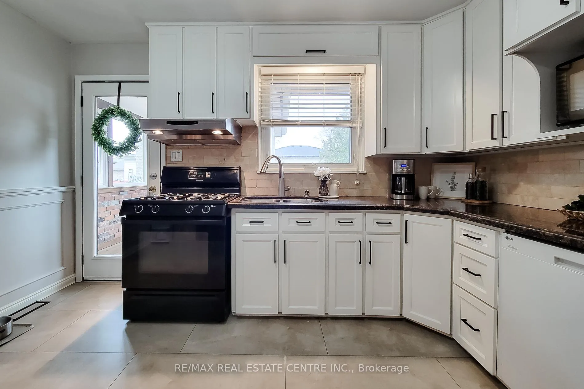 Photo 16 of 2 Ashwood Court, Hamilton, Stoney Creek — HOMEH