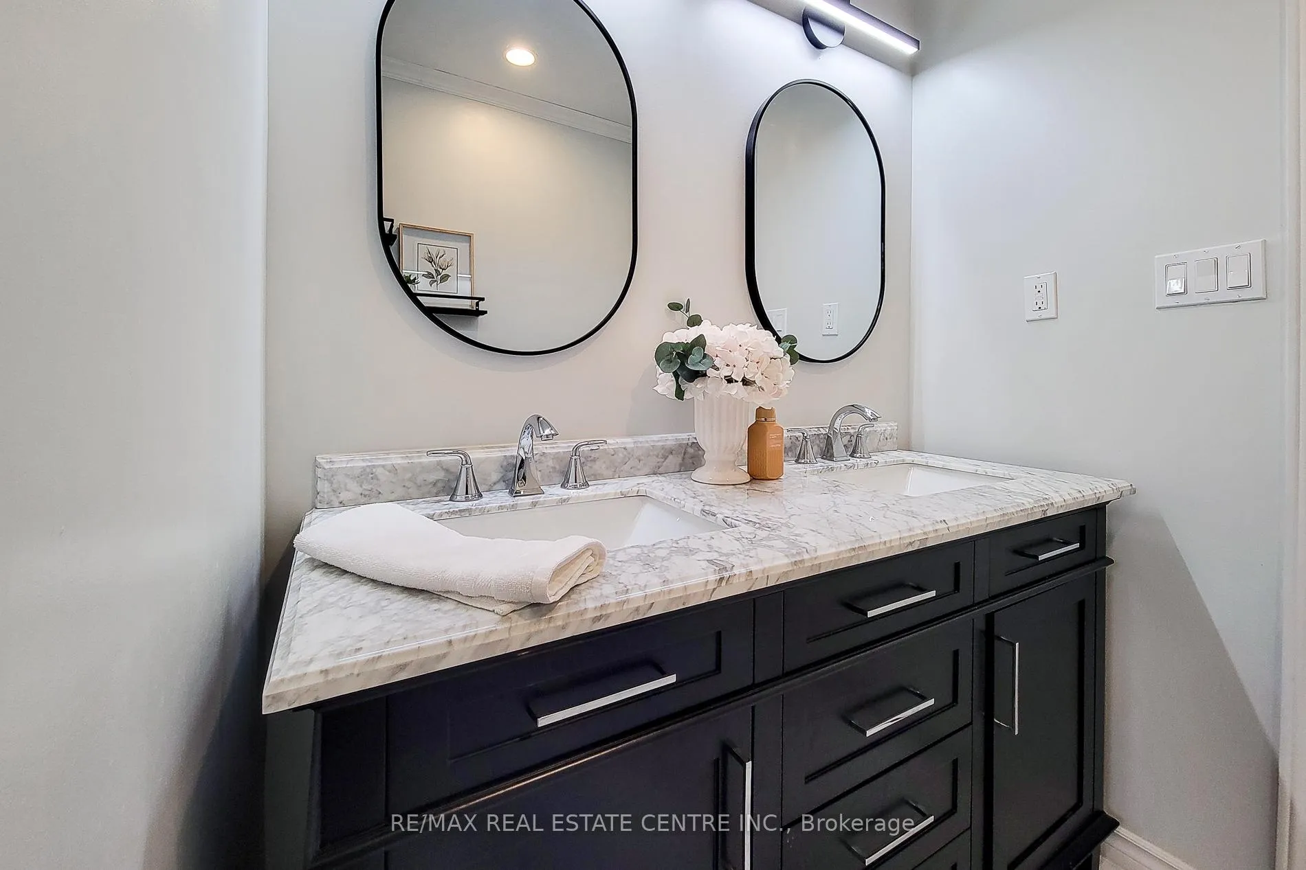 Photo 29 of 2 Ashwood Court, Hamilton, Stoney Creek — HOMEH