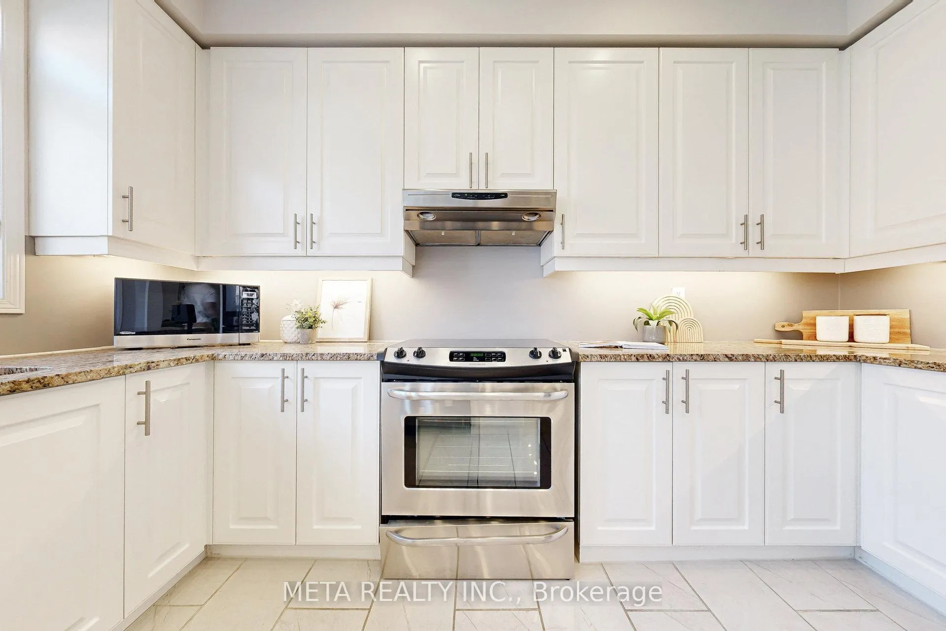 Photo 16 of 11 Keiffer Court, Whitby, Williamsburg — HOMEH