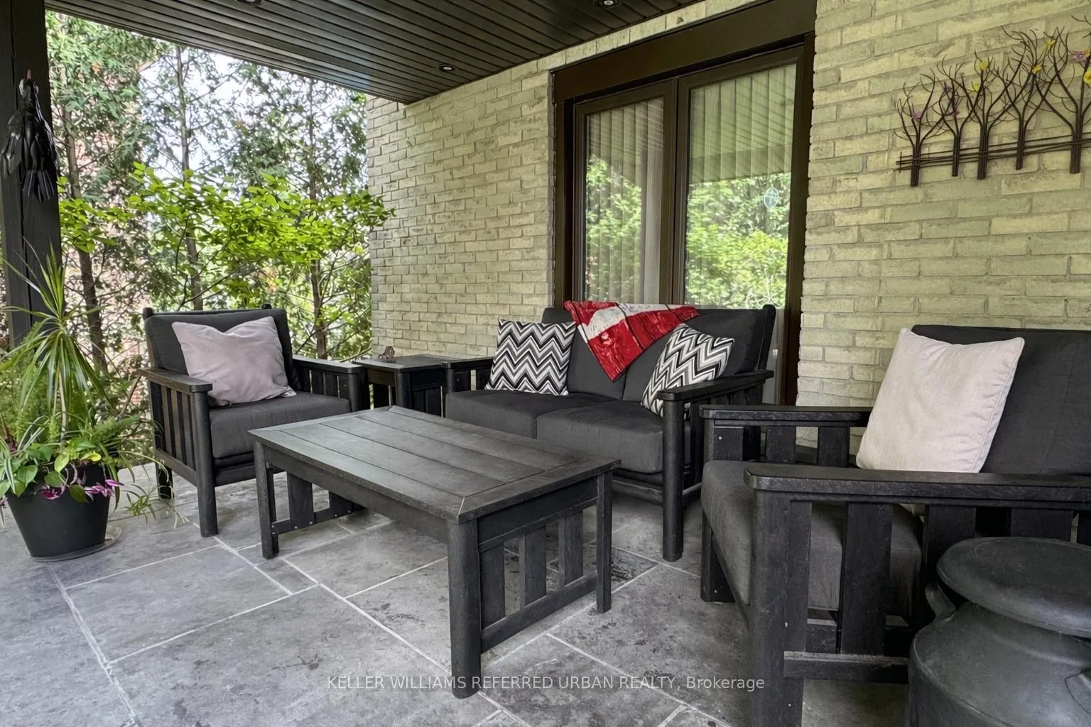 Photo 2 of 6 Prentice Court, Markham, Unionville — HOMEH
