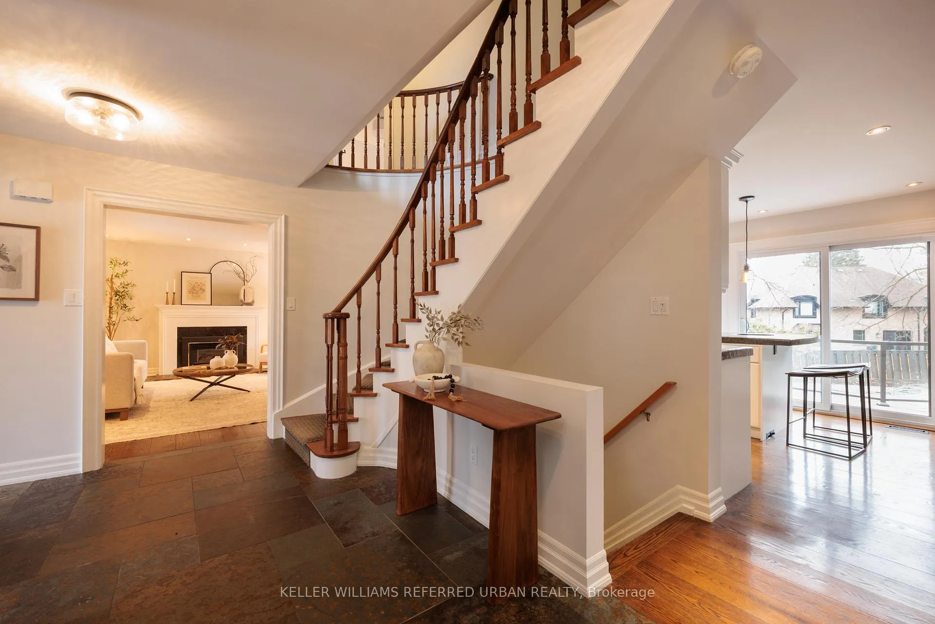 Photo 7 of 6 Prentice Court, Markham, Unionville — HOMEH
