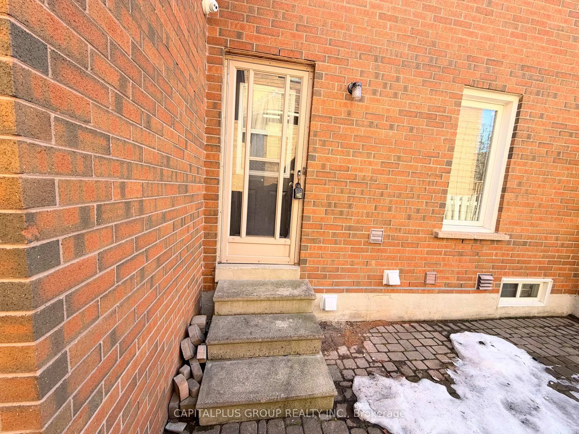 Photo 2 of Unit Basement, 67 Guildford Circle, Markham, Unionville — HOMEH