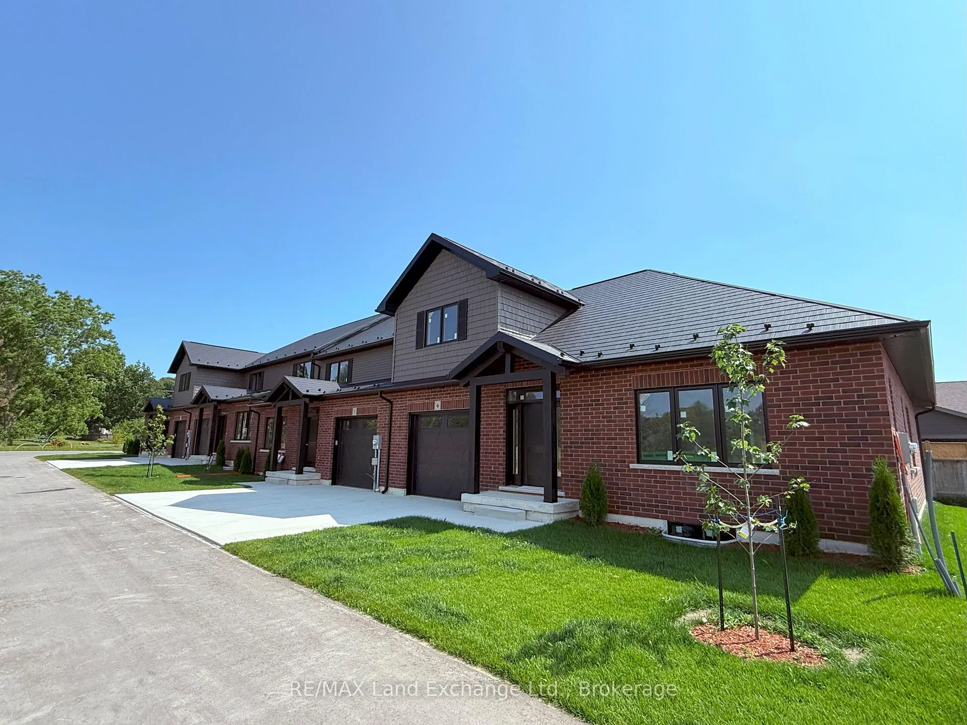 Photo 2 of Unit Unit 4, 8 Golf Links Road, Kincardine — HOMEH