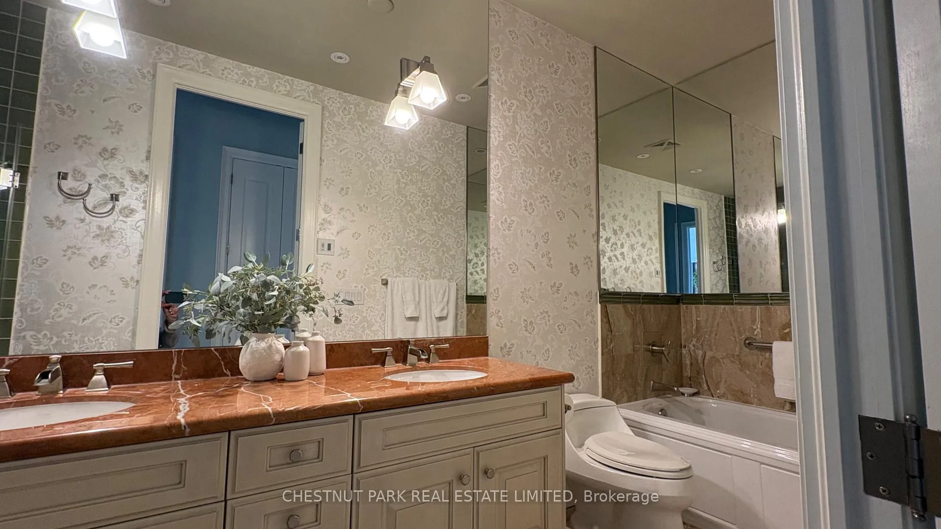 Photo 21 of Unit 804, 21 Burkebrook Place, North York, Bridle Path-Sunnybrook-York Mills — HOMEH