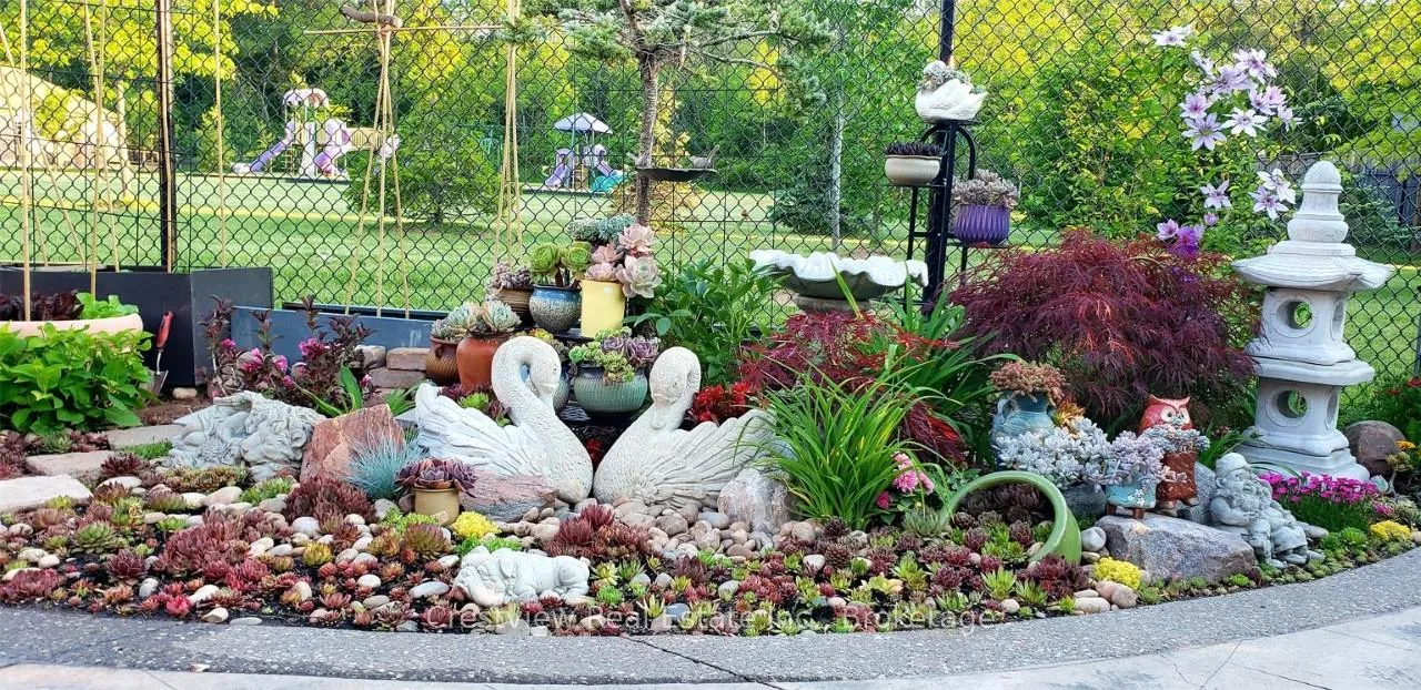 Photo 32 of 56 Vinifera Drive, Grimsby, Grimsby East — HOMEH
