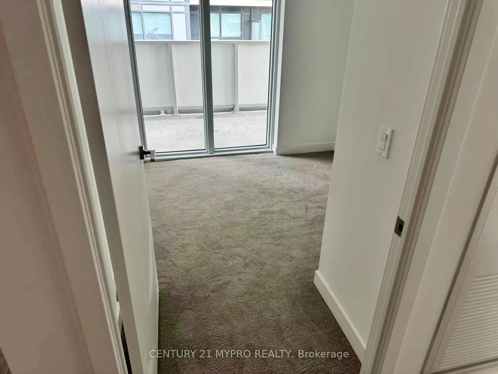Photo 4 of Unit 413, 1010 Sandy Beach Road, Pickering, Bay Ridges — HOMEH