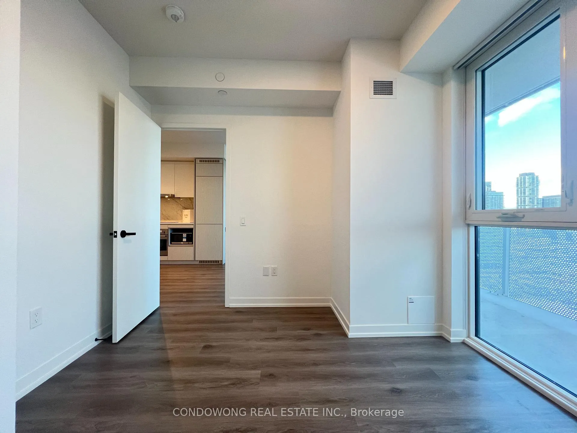 Photo 5 of Unit 2607, 28 Interchange Way, Vaughan, Vaughan Corporate Centre — HOMEH