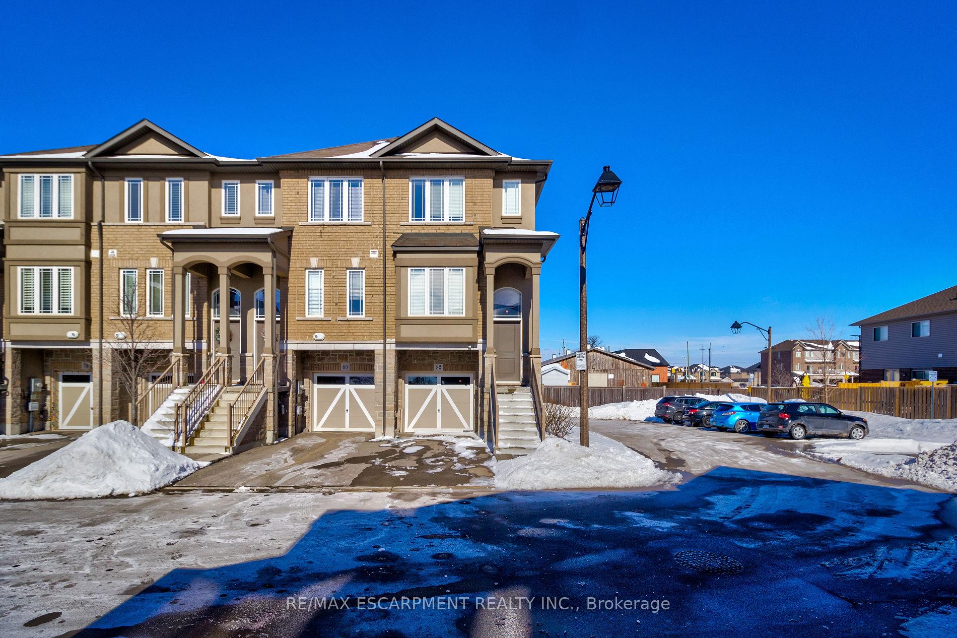 Photo 2 of 82 Bloom Crescent, Hamilton, Stoney Creek — HOMEH