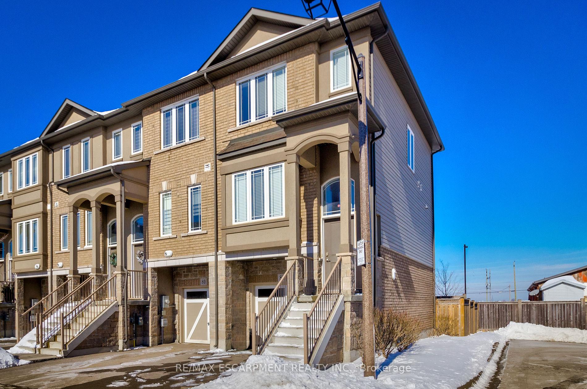 Photo 3 of 82 Bloom Crescent, Hamilton, Stoney Creek — HOMEH
