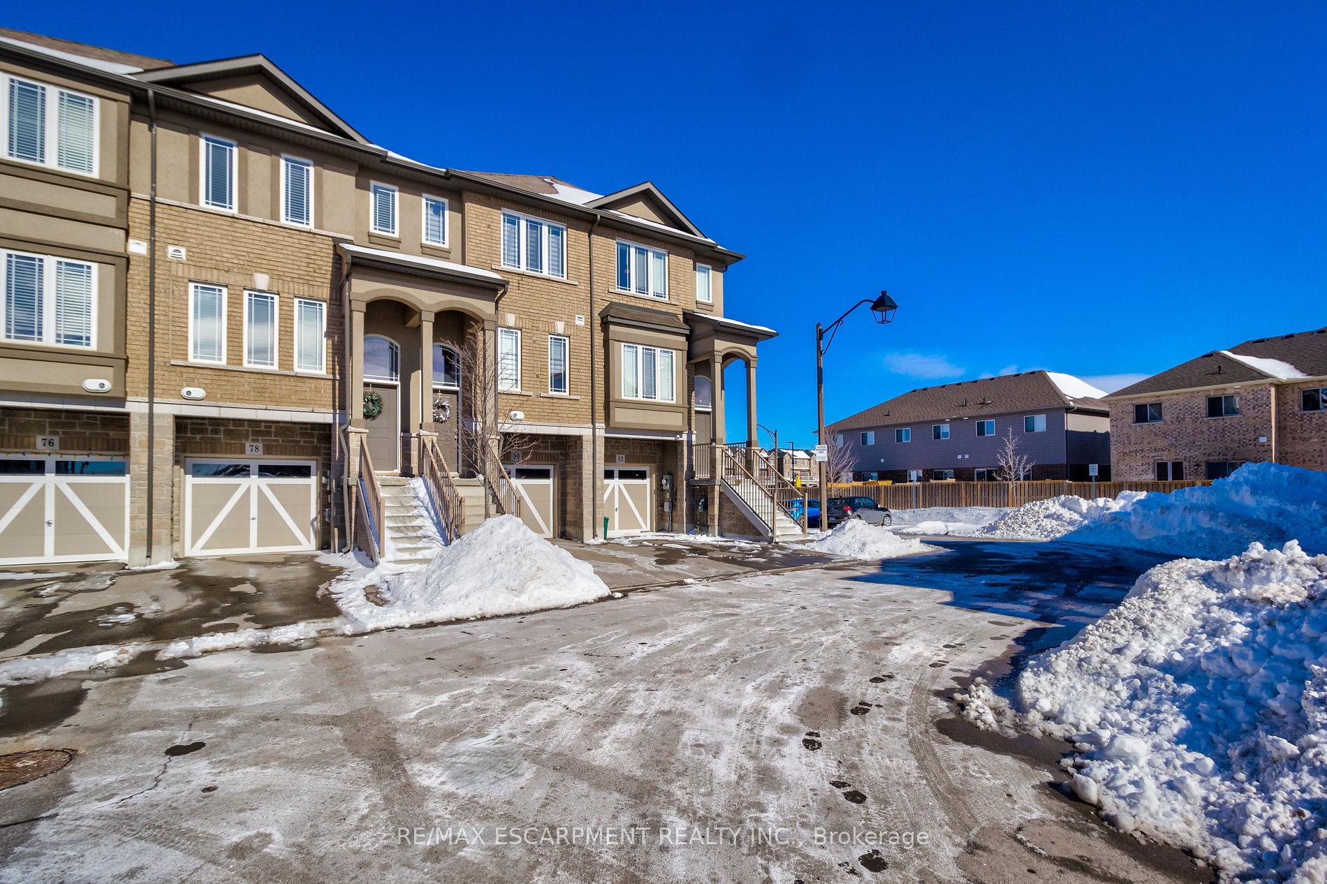 Photo 4 of 82 Bloom Crescent, Hamilton, Stoney Creek — HOMEH