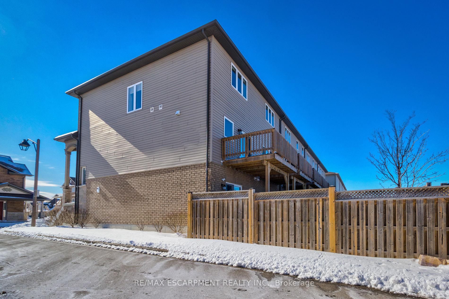Photo 6 of 82 Bloom Crescent, Hamilton, Stoney Creek — HOMEH