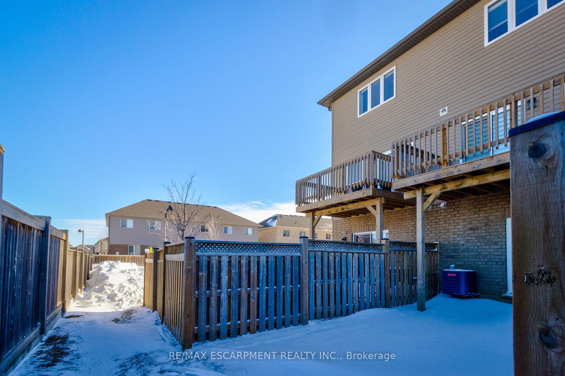 Photo 8 of 82 Bloom Crescent, Hamilton, Stoney Creek — HOMEH