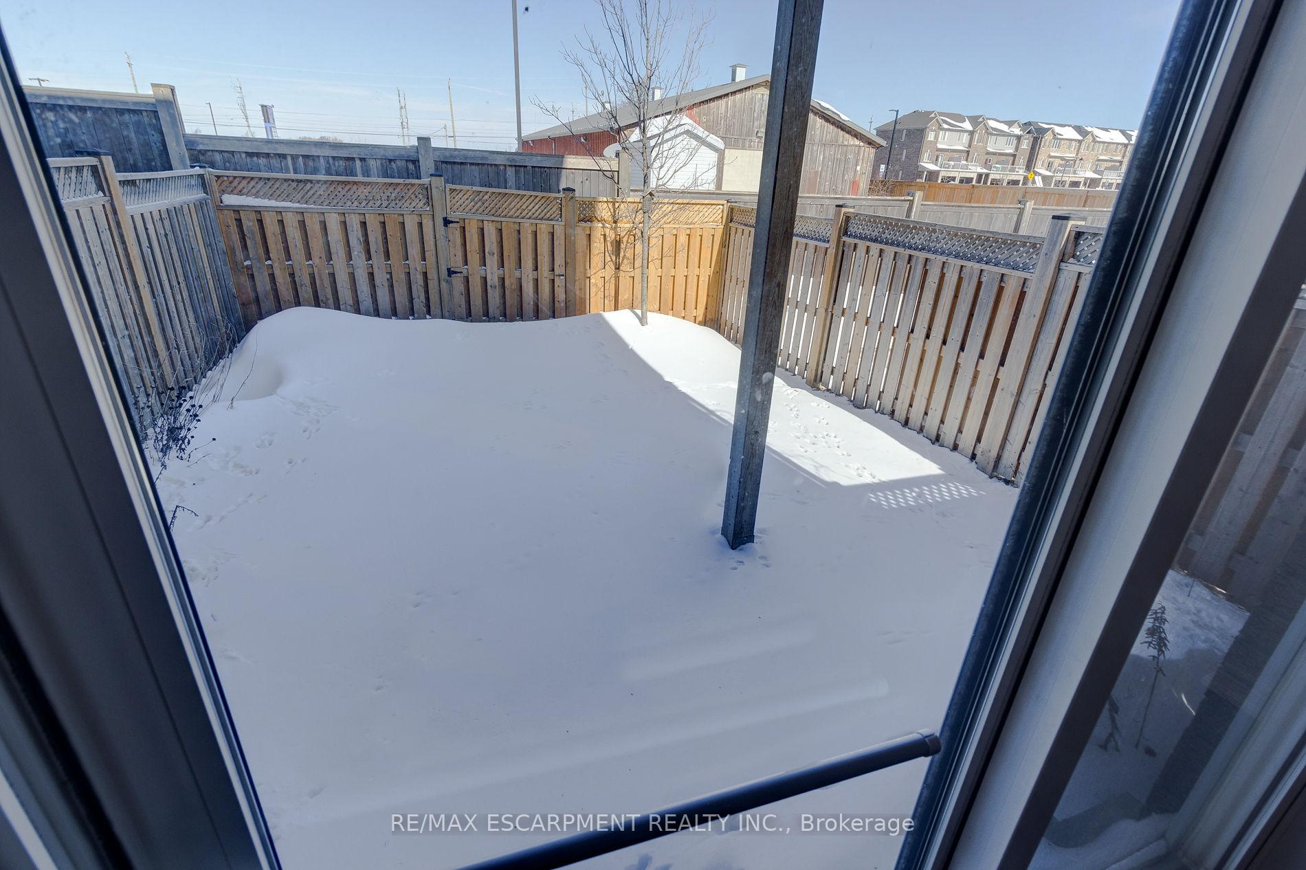 Photo 10 of 82 Bloom Crescent, Hamilton, Stoney Creek — HOMEH