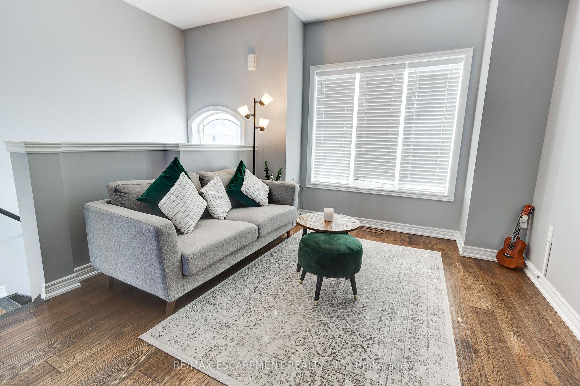 Photo 12 of 82 Bloom Crescent, Hamilton, Stoney Creek — HOMEH