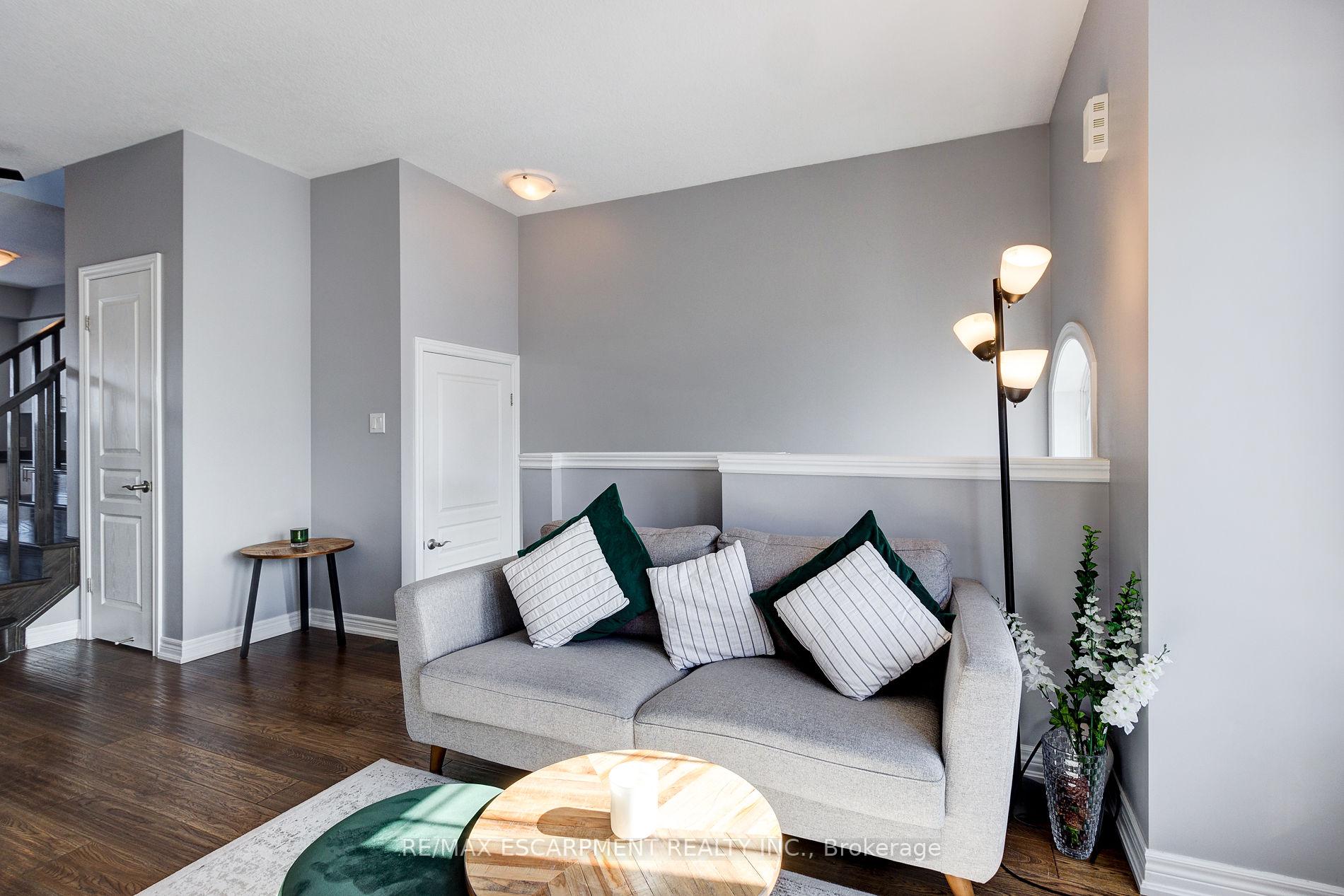 Photo 14 of 82 Bloom Crescent, Hamilton, Stoney Creek — HOMEH