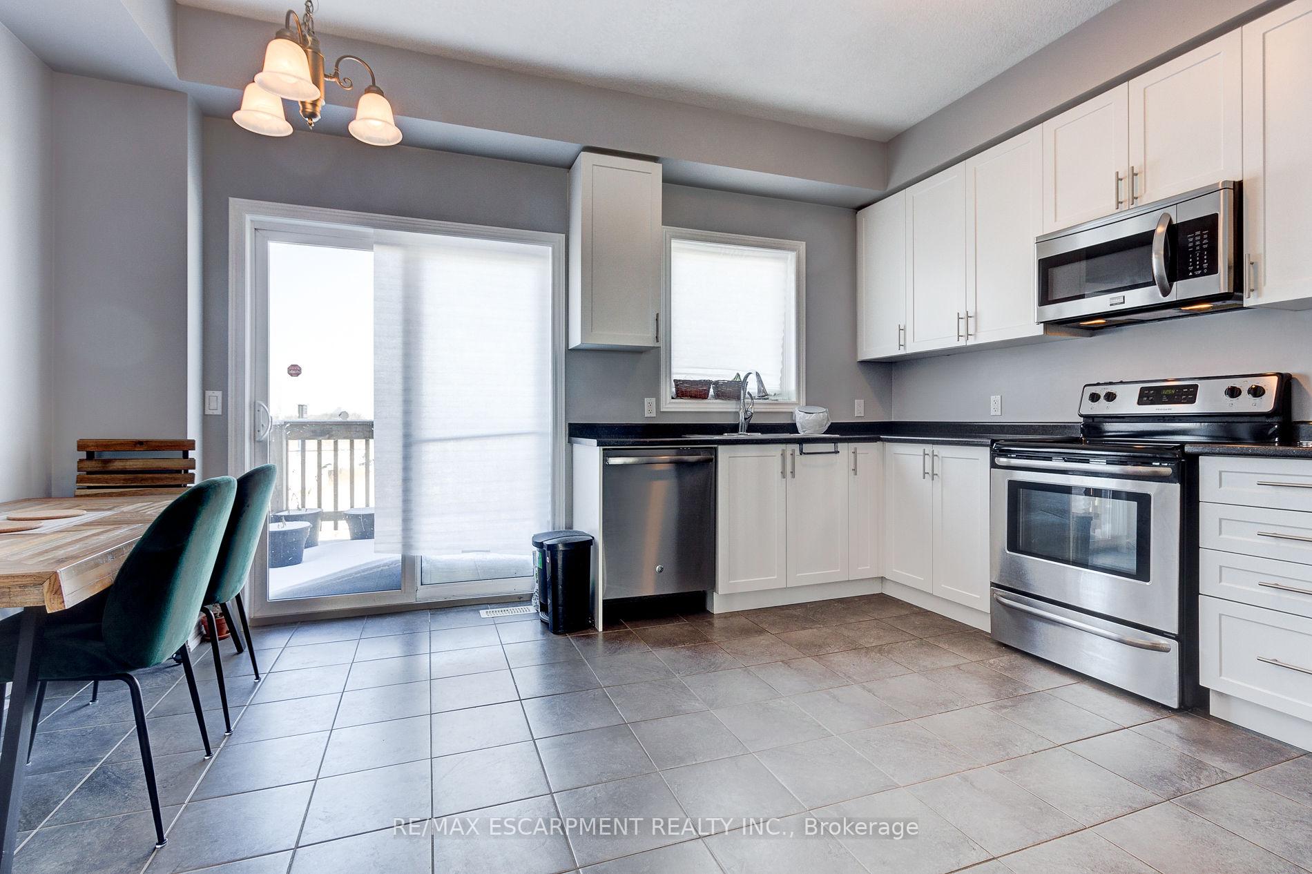 Photo 23 of 82 Bloom Crescent, Hamilton, Stoney Creek — HOMEH