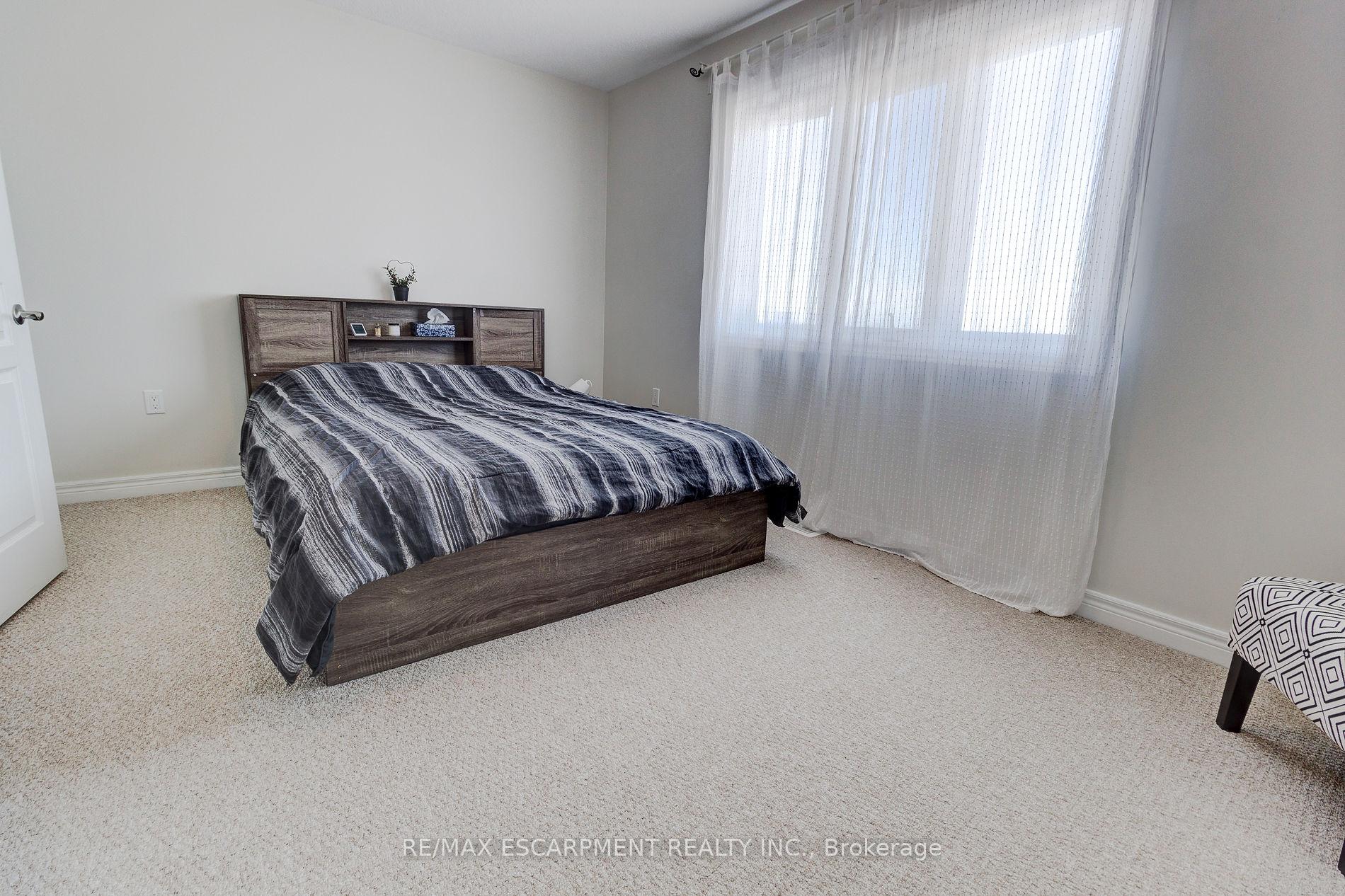Photo 33 of 82 Bloom Crescent, Hamilton, Stoney Creek — HOMEH