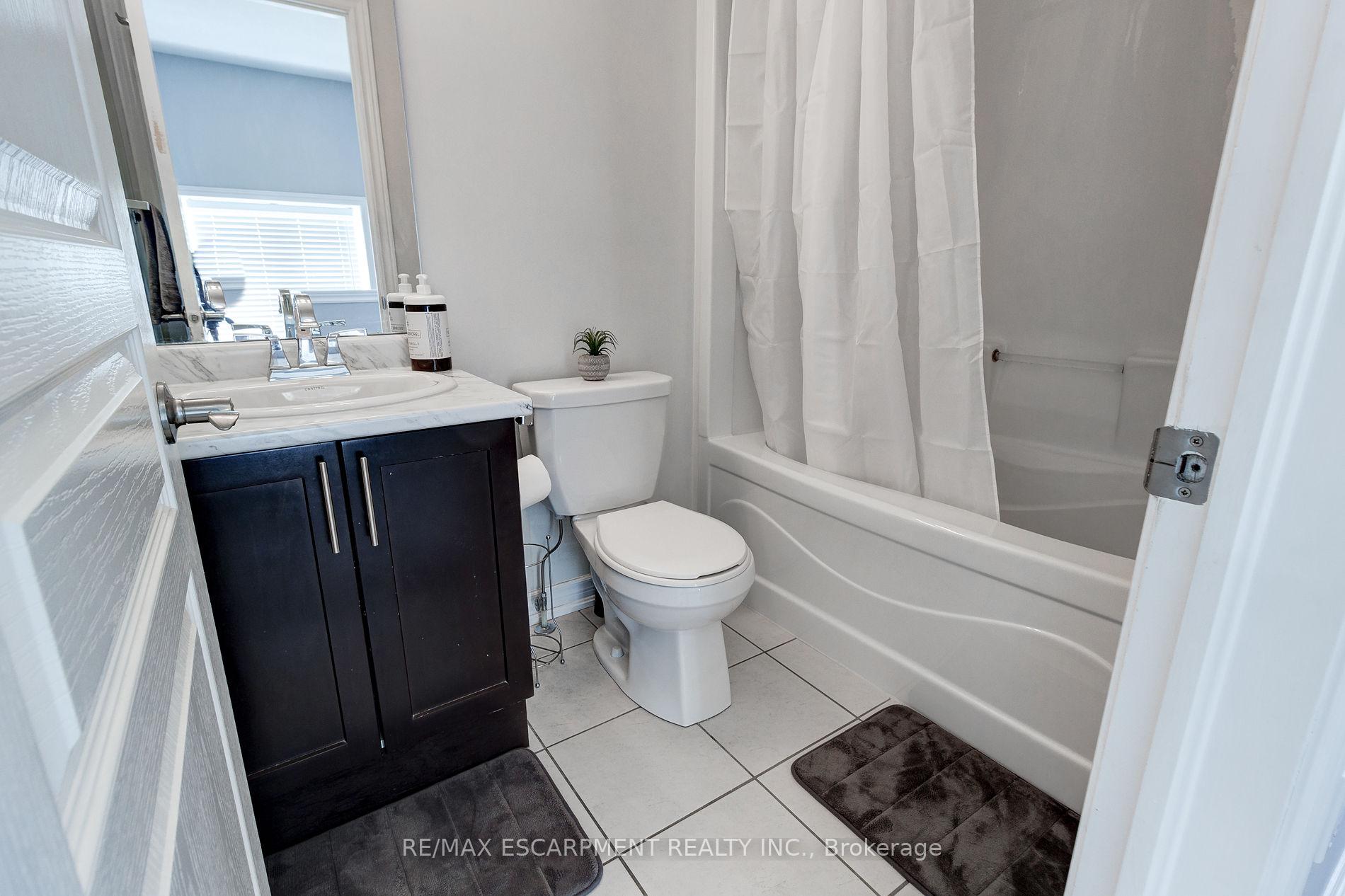 Photo 37 of 82 Bloom Crescent, Hamilton, Stoney Creek — HOMEH