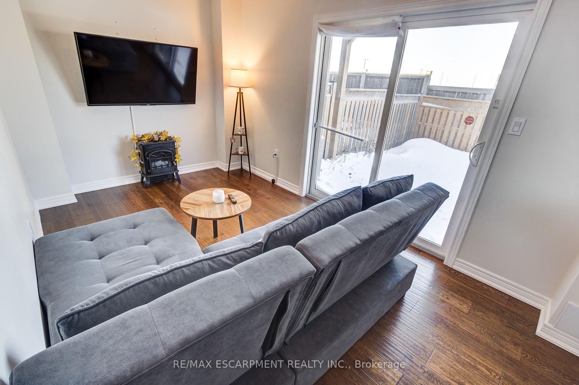 Photo 41 of 82 Bloom Crescent, Hamilton, Stoney Creek — HOMEH