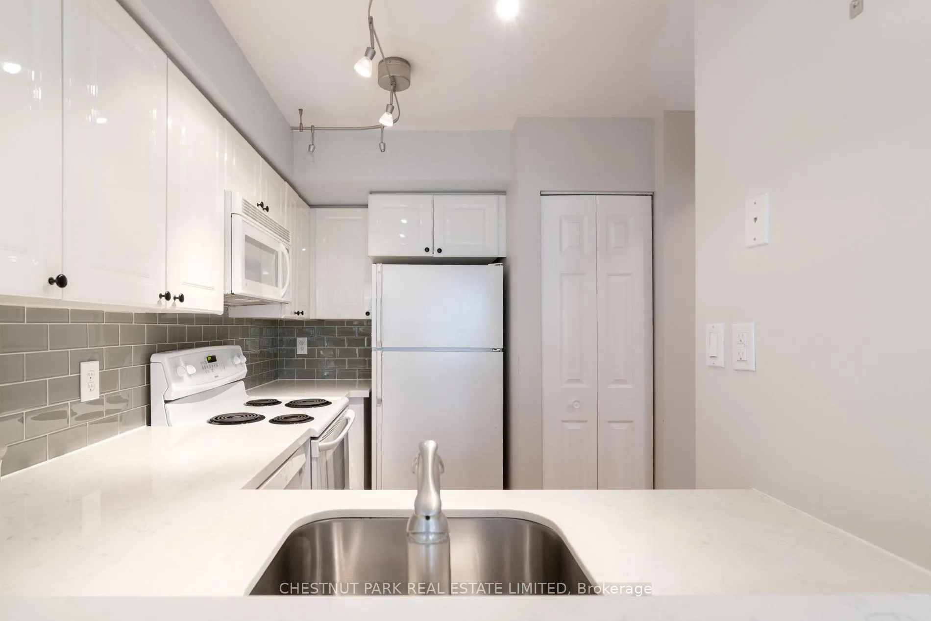 Photo 5 of Unit 502, 99 Hayden Street, Toronto, Church-Yonge Corridor — HOMEH