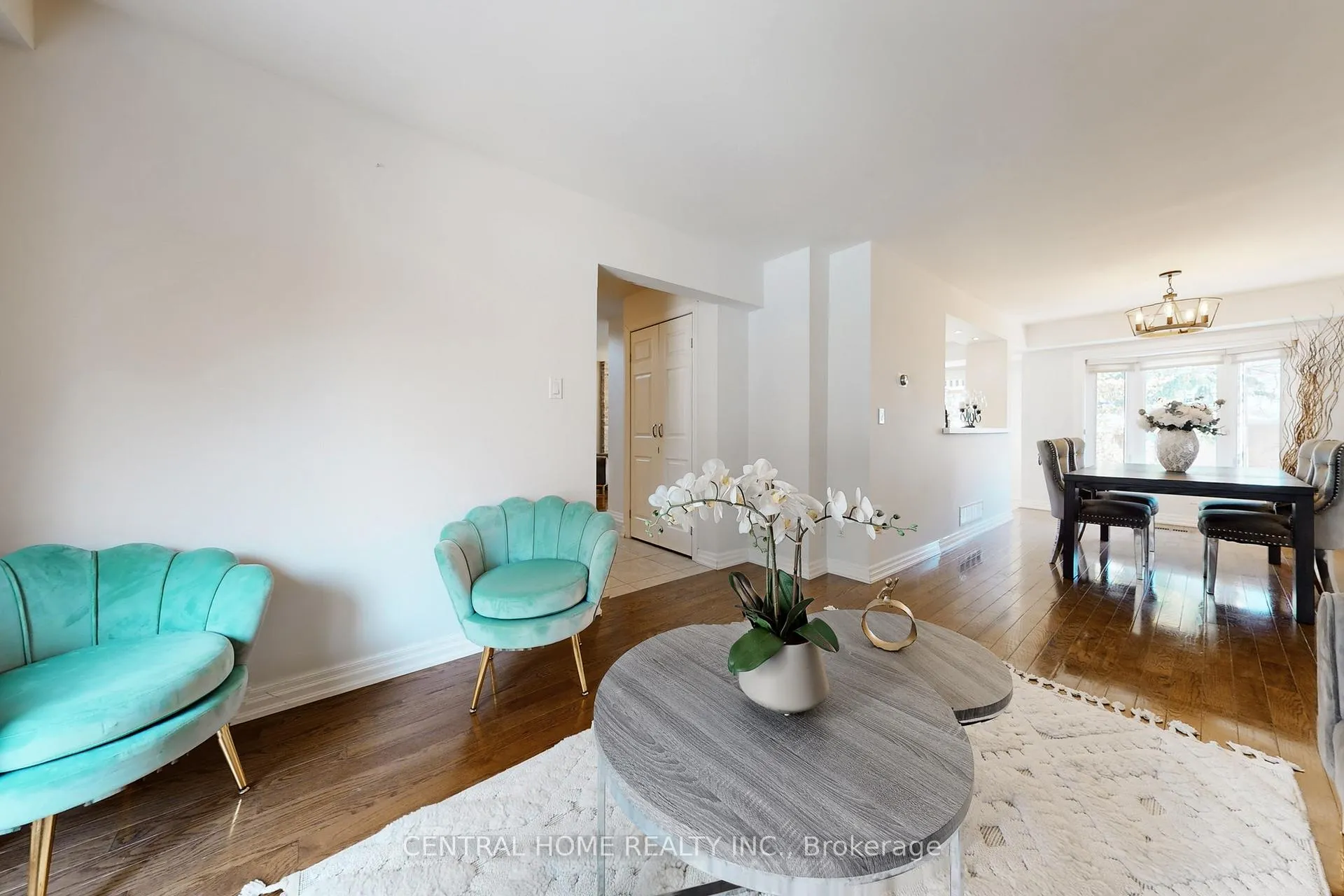 Photo 6 of 30 Moffat Crescent, Aurora, Aurora Heights — HOMEH