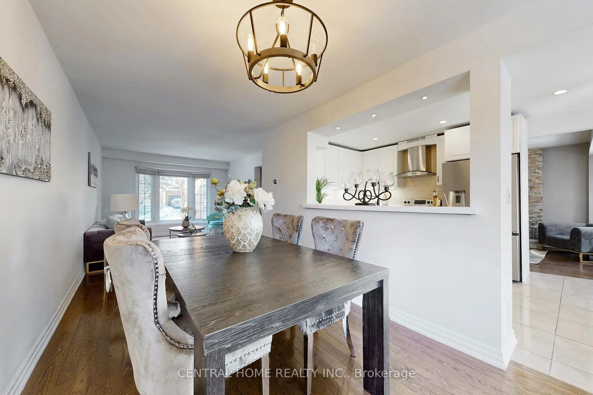 Photo 9 of 30 Moffat Crescent, Aurora, Aurora Heights — HOMEH