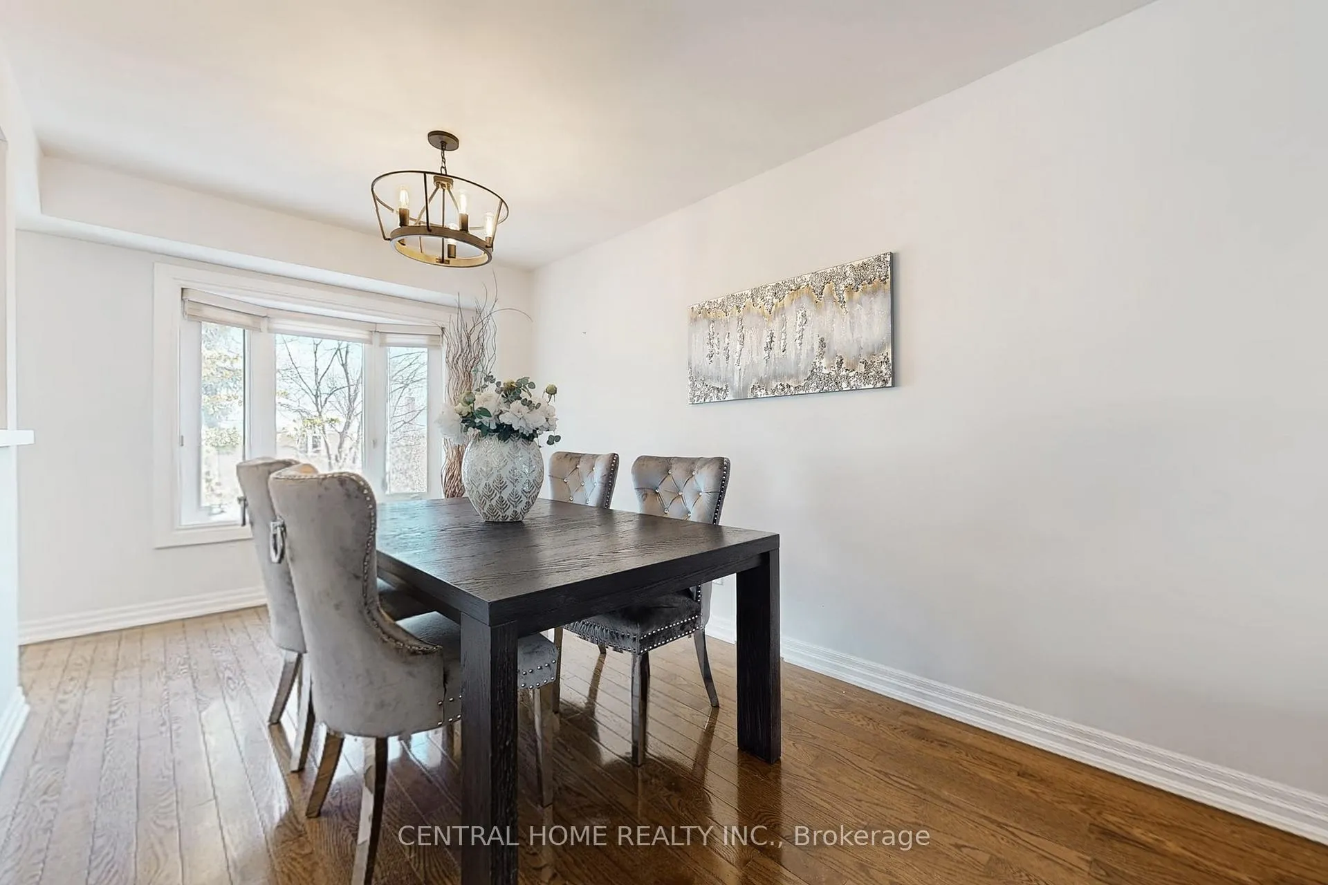Photo 10 of 30 Moffat Crescent, Aurora, Aurora Heights — HOMEH