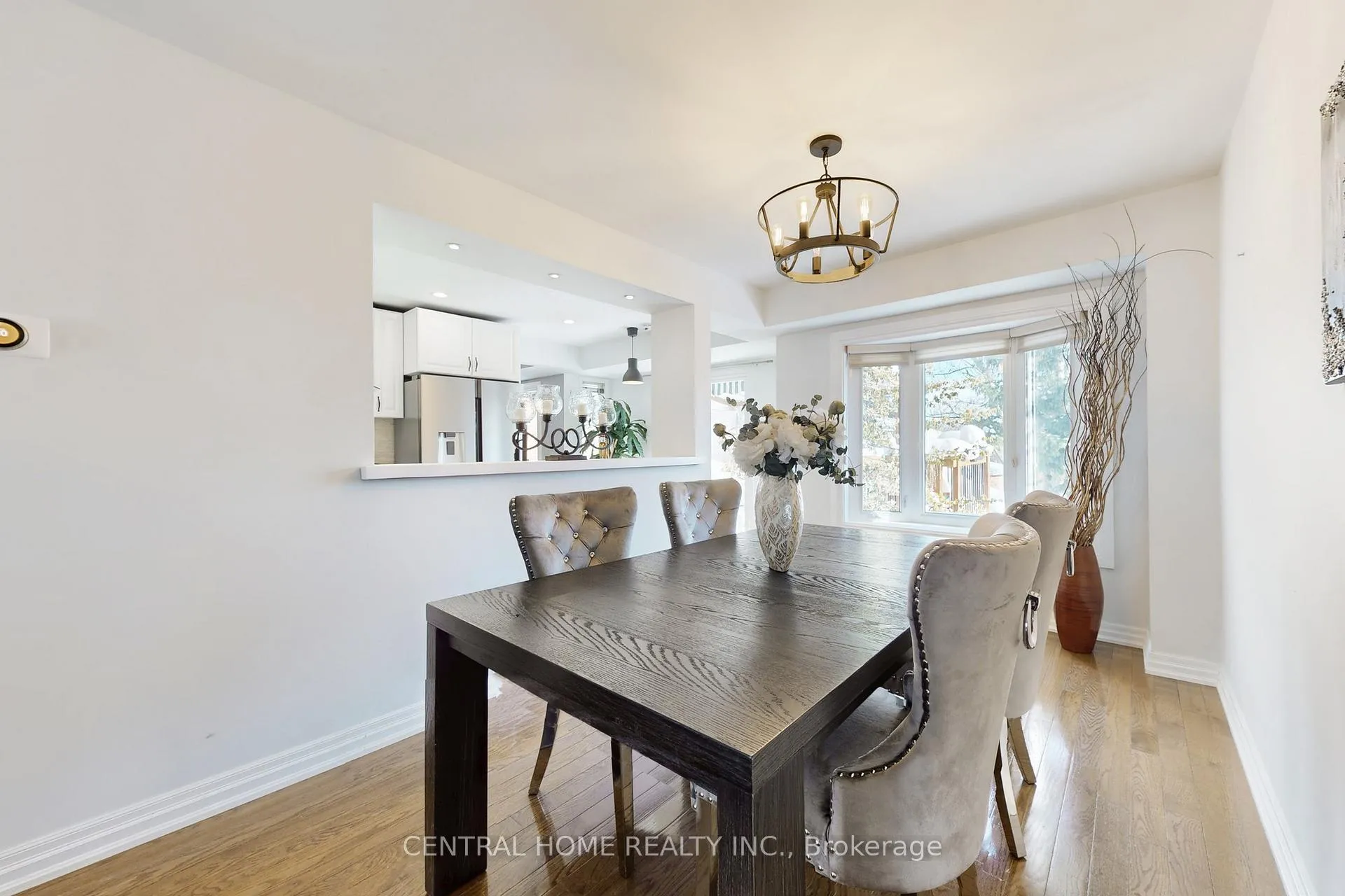 Photo 11 of 30 Moffat Crescent, Aurora, Aurora Heights — HOMEH