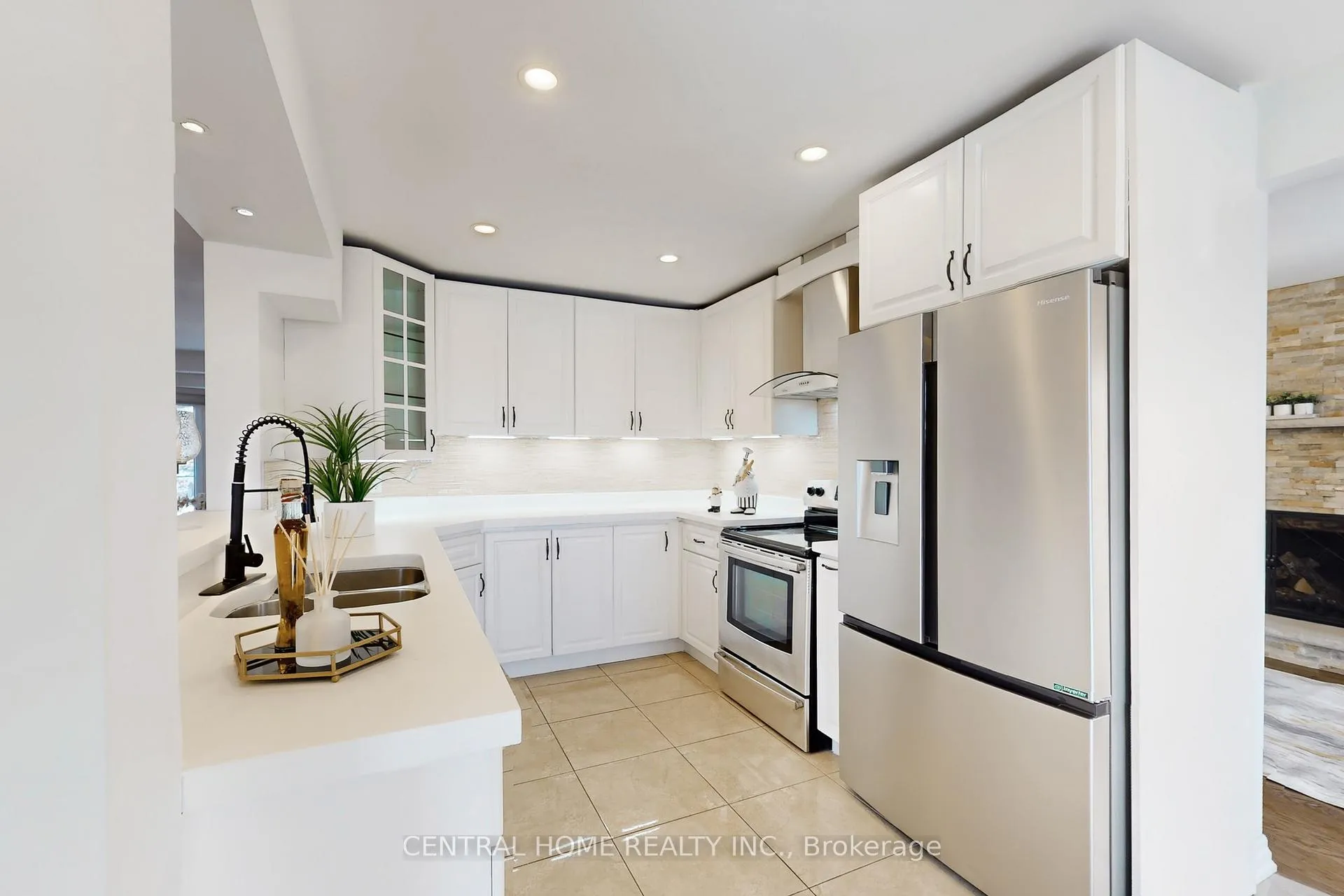 Photo 15 of 30 Moffat Crescent, Aurora, Aurora Heights — HOMEH