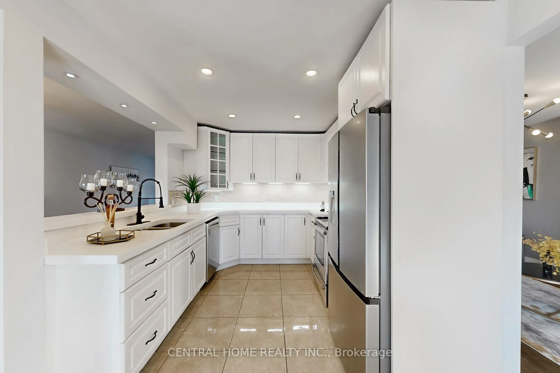 Photo 16 of 30 Moffat Crescent, Aurora, Aurora Heights — HOMEH