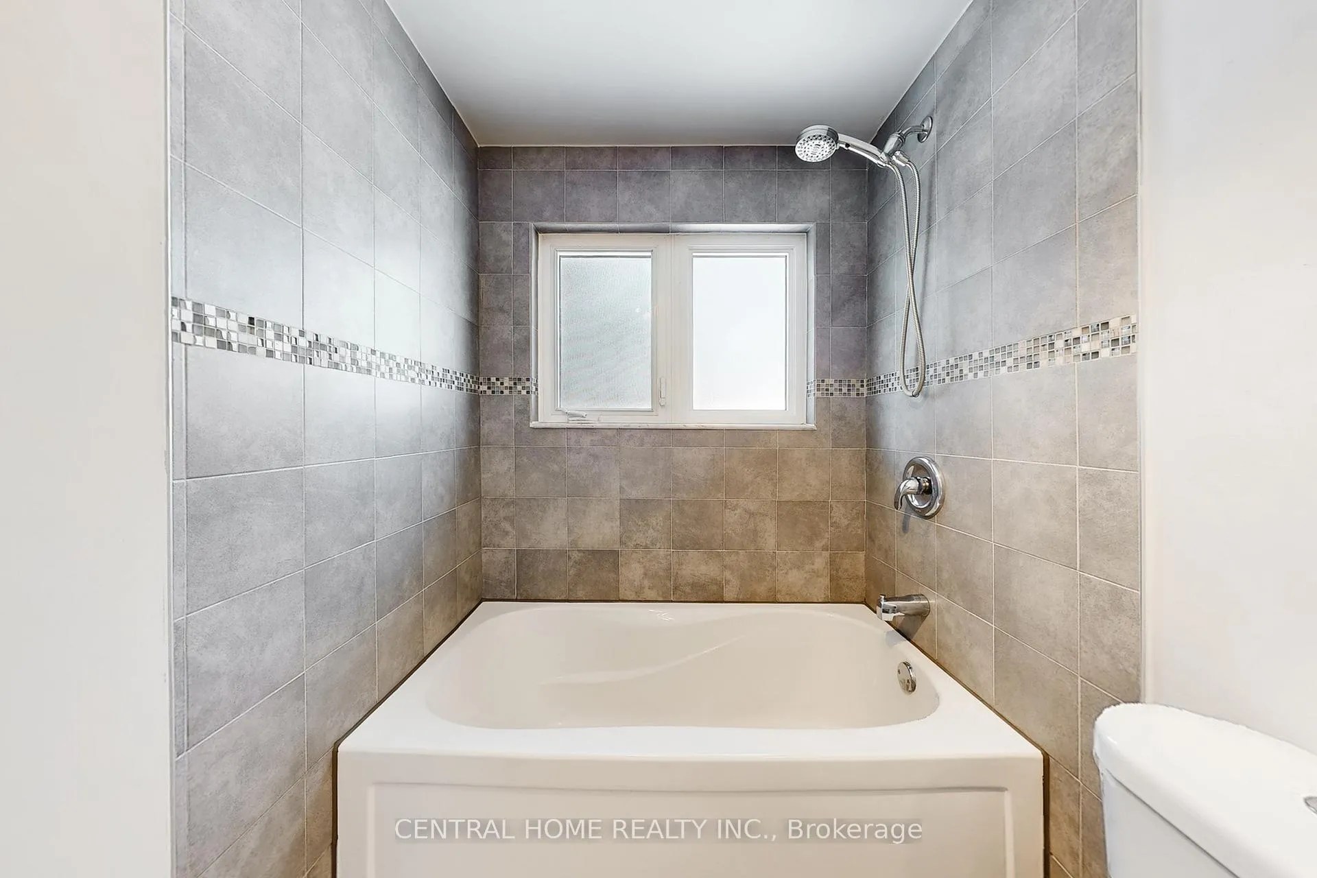Photo 35 of 30 Moffat Crescent, Aurora, Aurora Heights — HOMEH