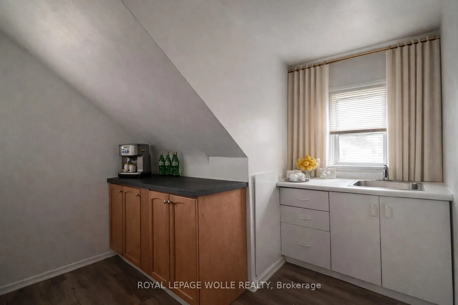 Photo 7 of Unit Upper, 498 Ottawa Street S, Waterloo — HOMEH