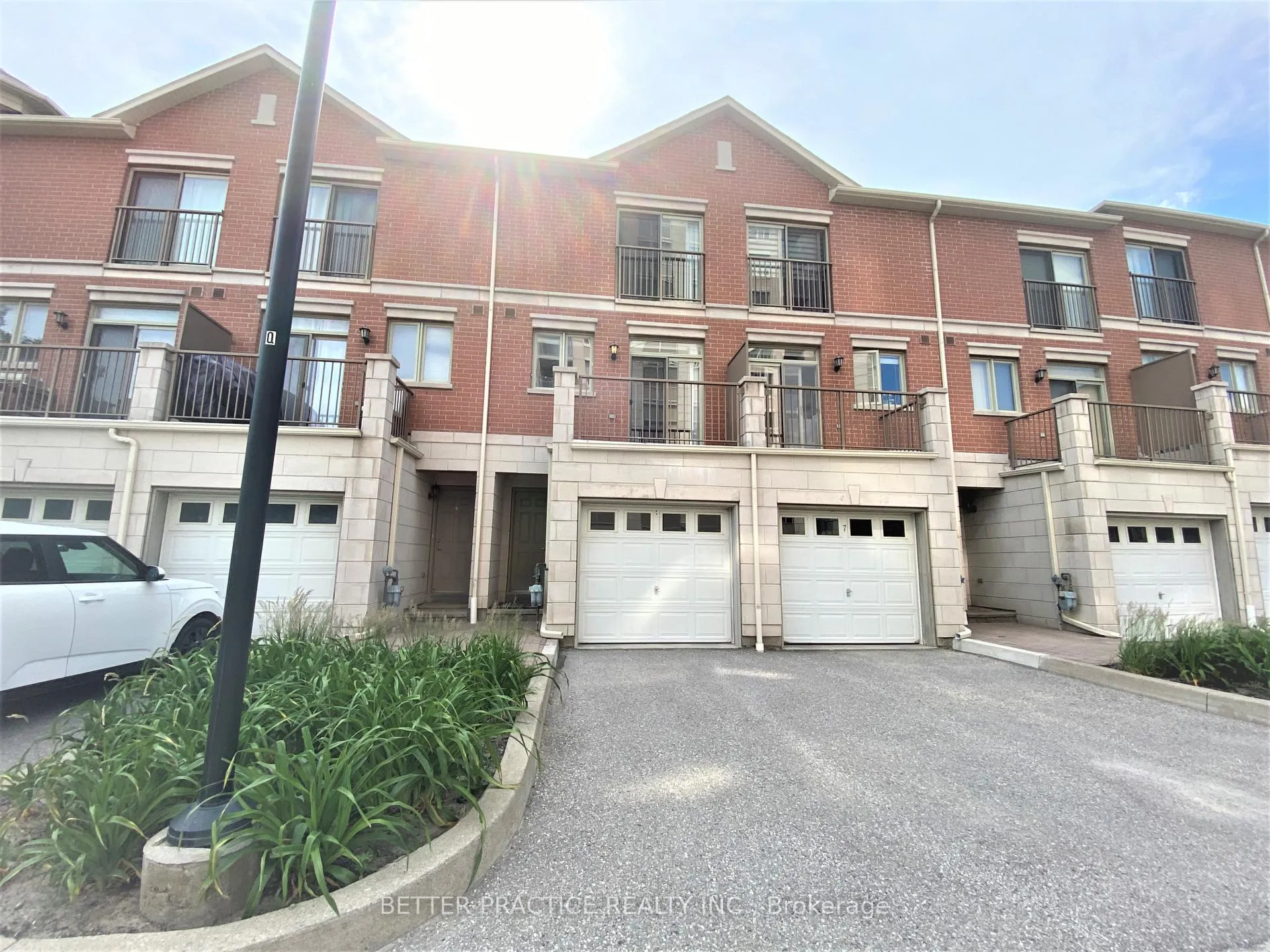 Photo 2 of 5 Saddlecreek Drive, Markham, Commerce Valley — HOMEH