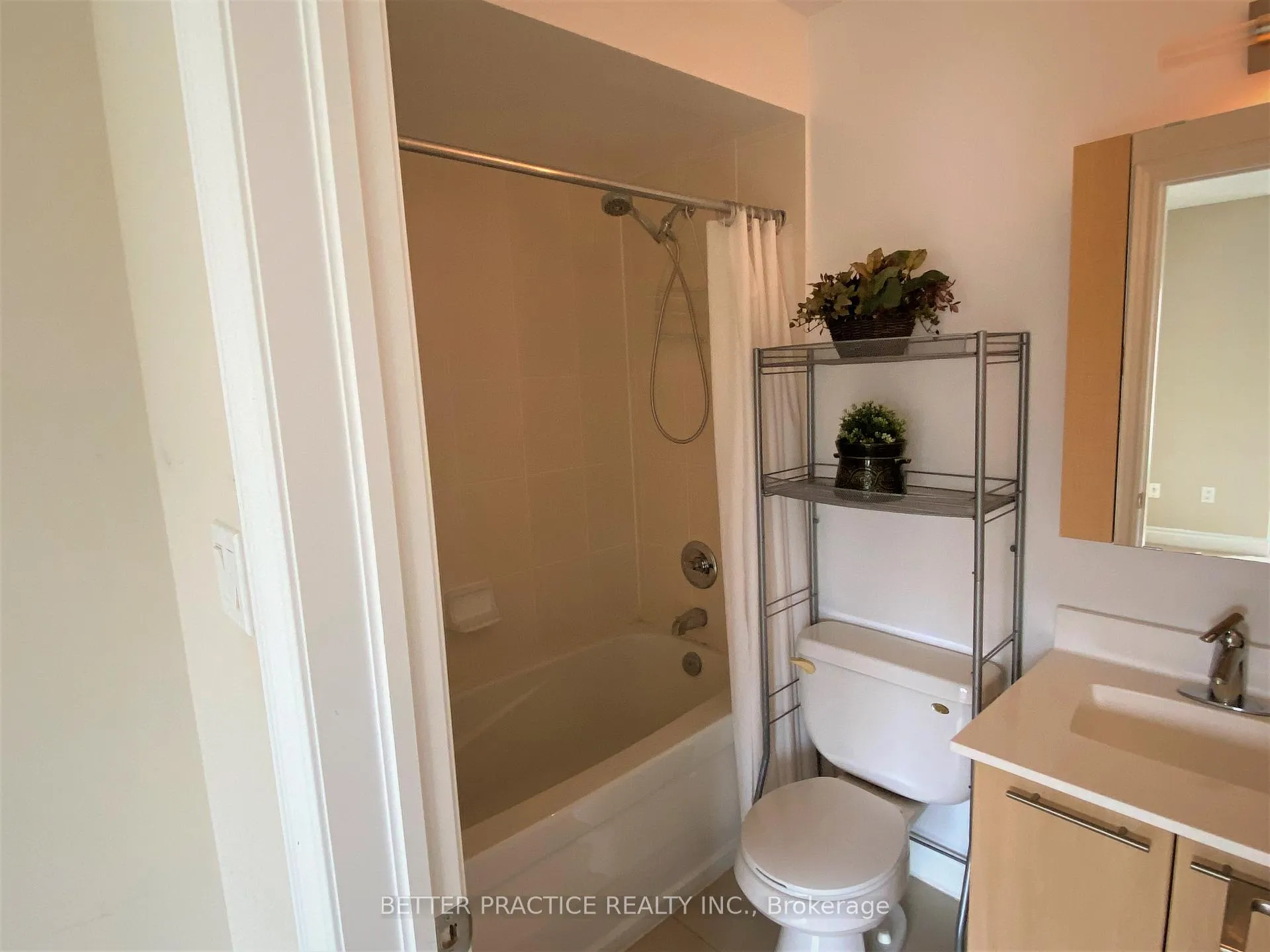 Photo 8 of 5 Saddlecreek Drive, Markham, Commerce Valley — HOMEH