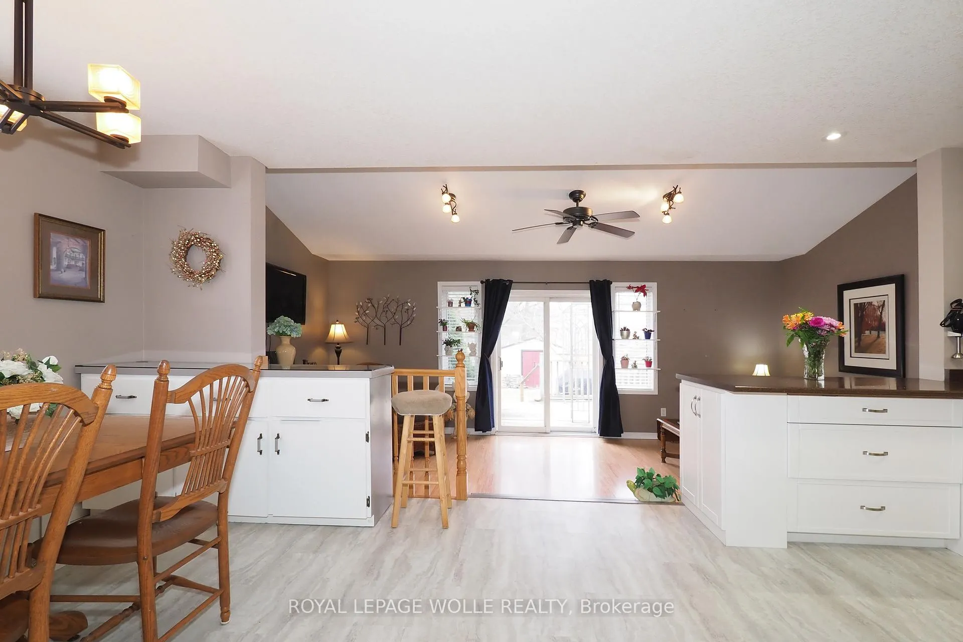 Photo 5 of Unit A, 224 Inverhuron Crescent, Waterloo — HOMEH