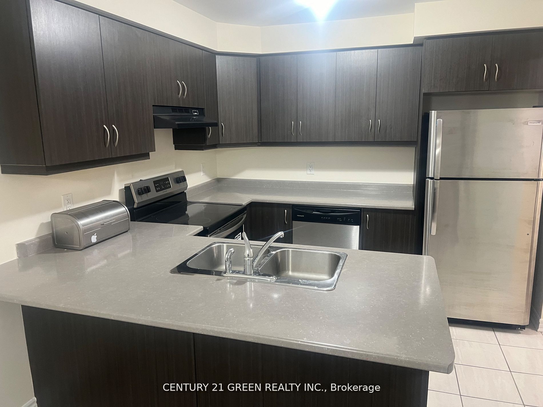 Photo 8 of 1098 Silk Street, Pickering, Rural Pickering — HOMEH