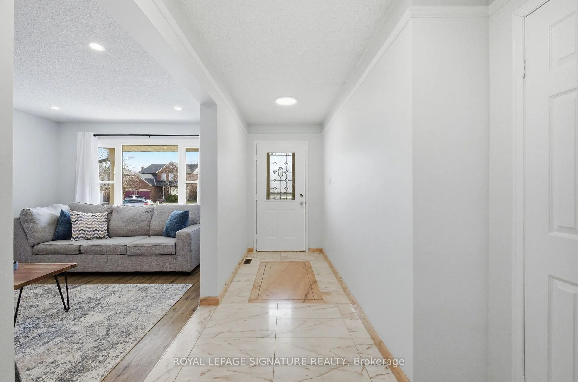 Photo 2 of 669 Highview Road, Pickering, Amberlea — HOMEH
