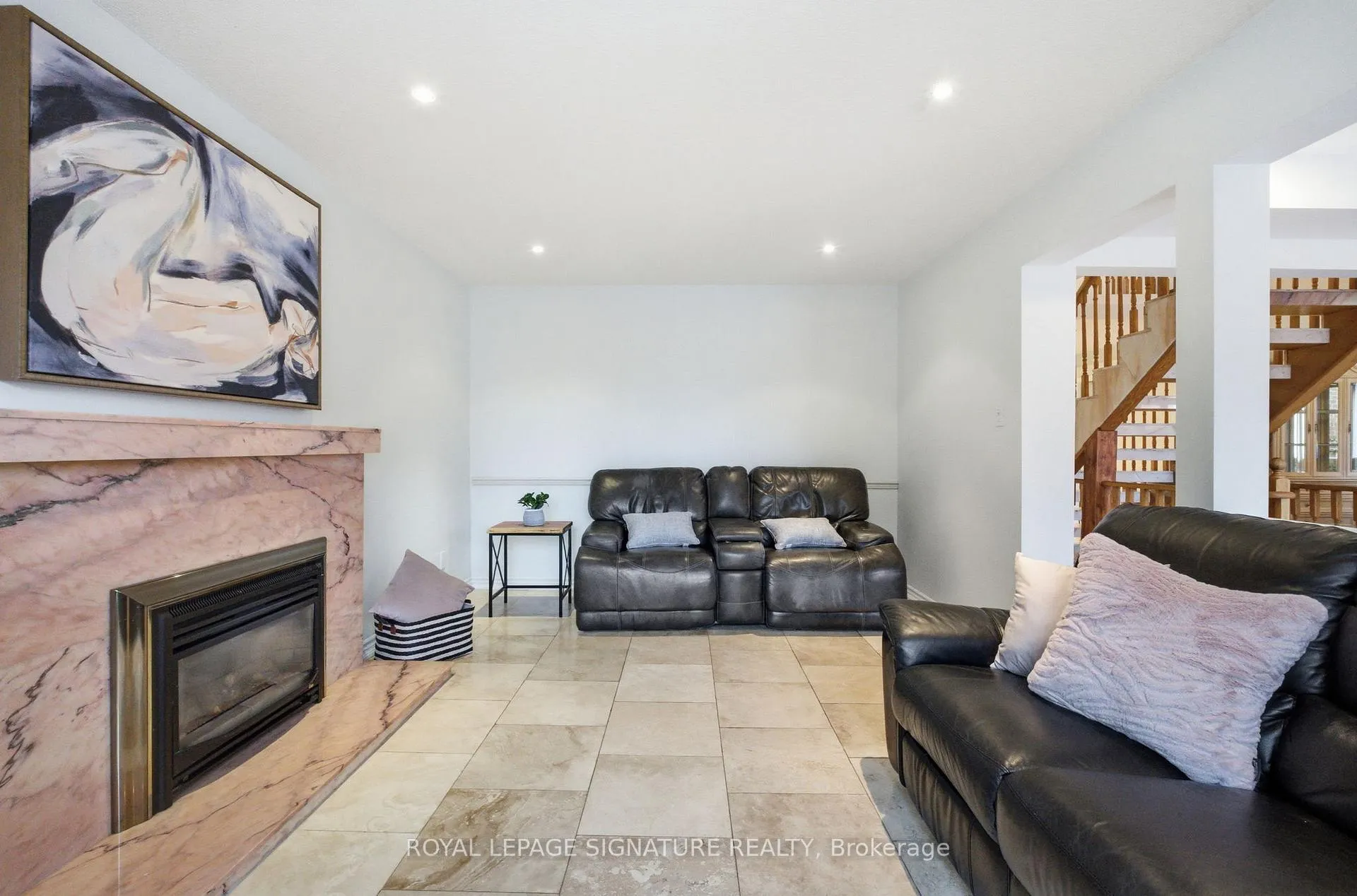 Photo 8 of 669 Highview Road, Pickering, Amberlea — HOMEH
