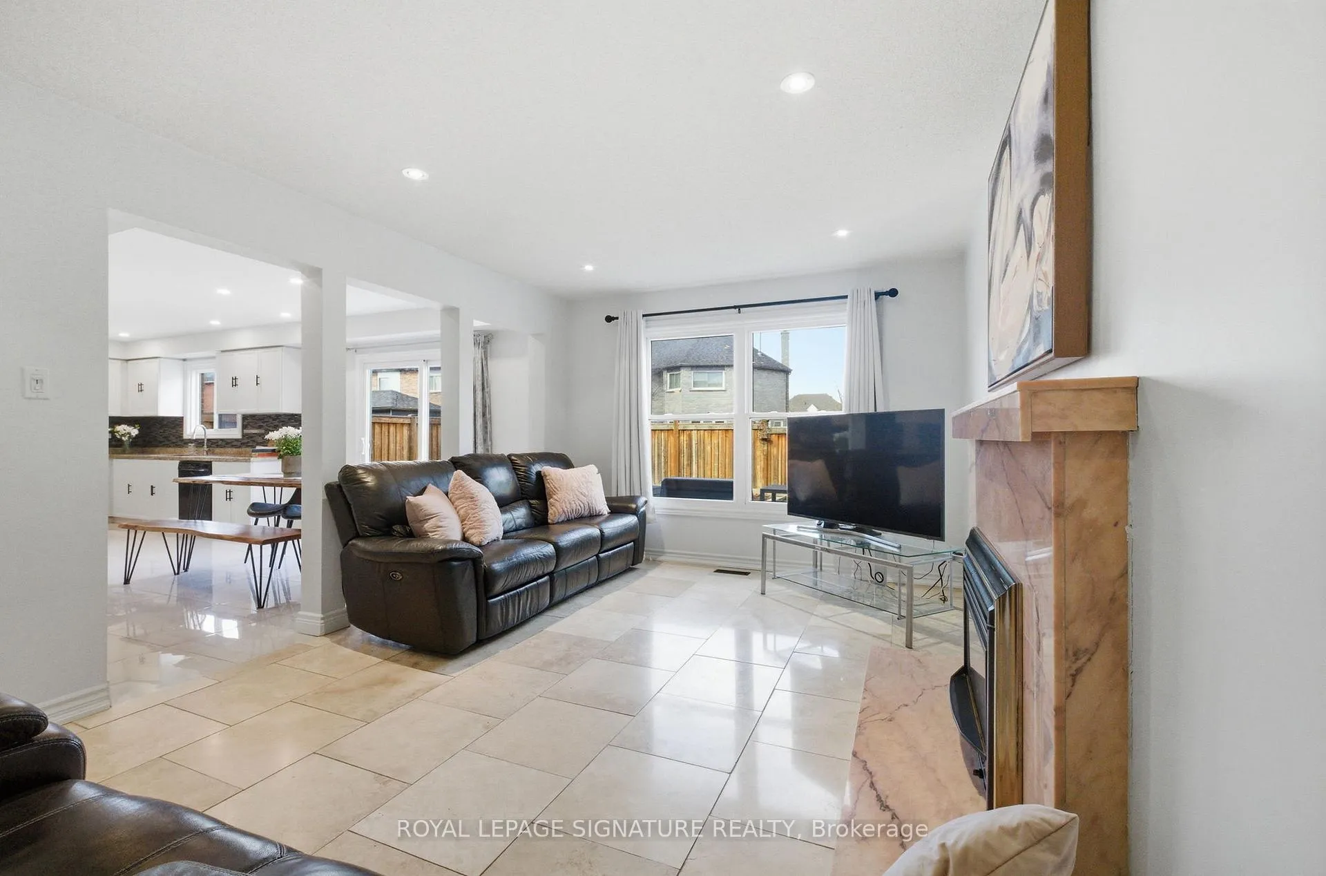 Photo 10 of 669 Highview Road, Pickering, Amberlea — HOMEH