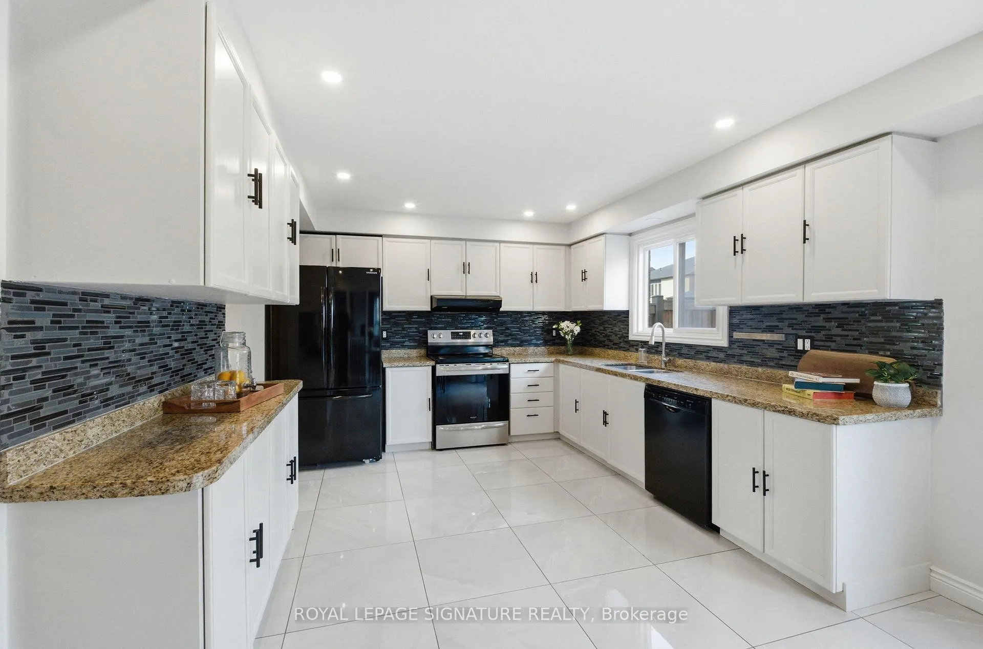 Photo 12 of 669 Highview Road, Pickering, Amberlea — HOMEH