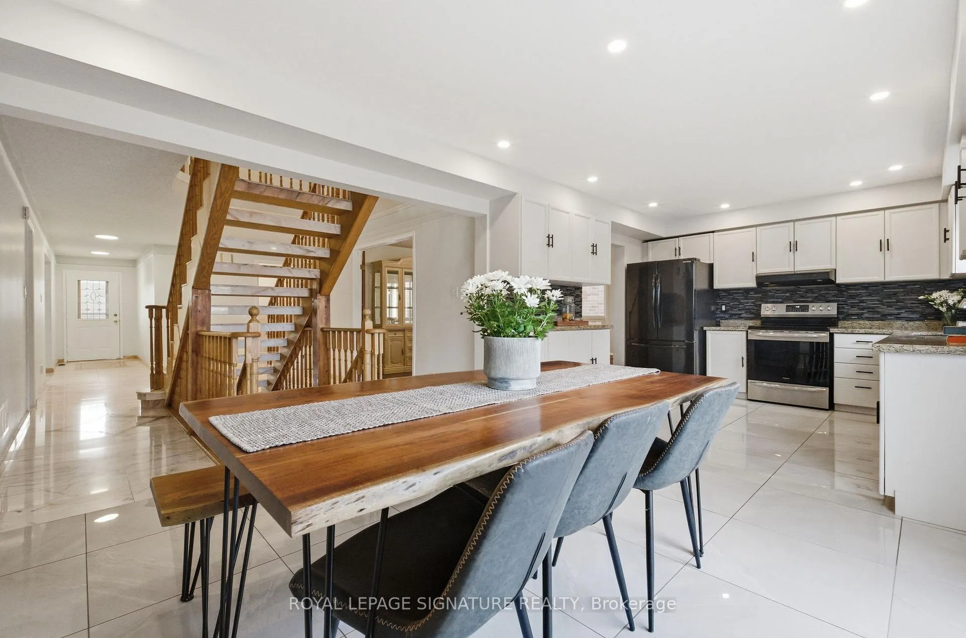 Photo 13 of 669 Highview Road, Pickering, Amberlea — HOMEH