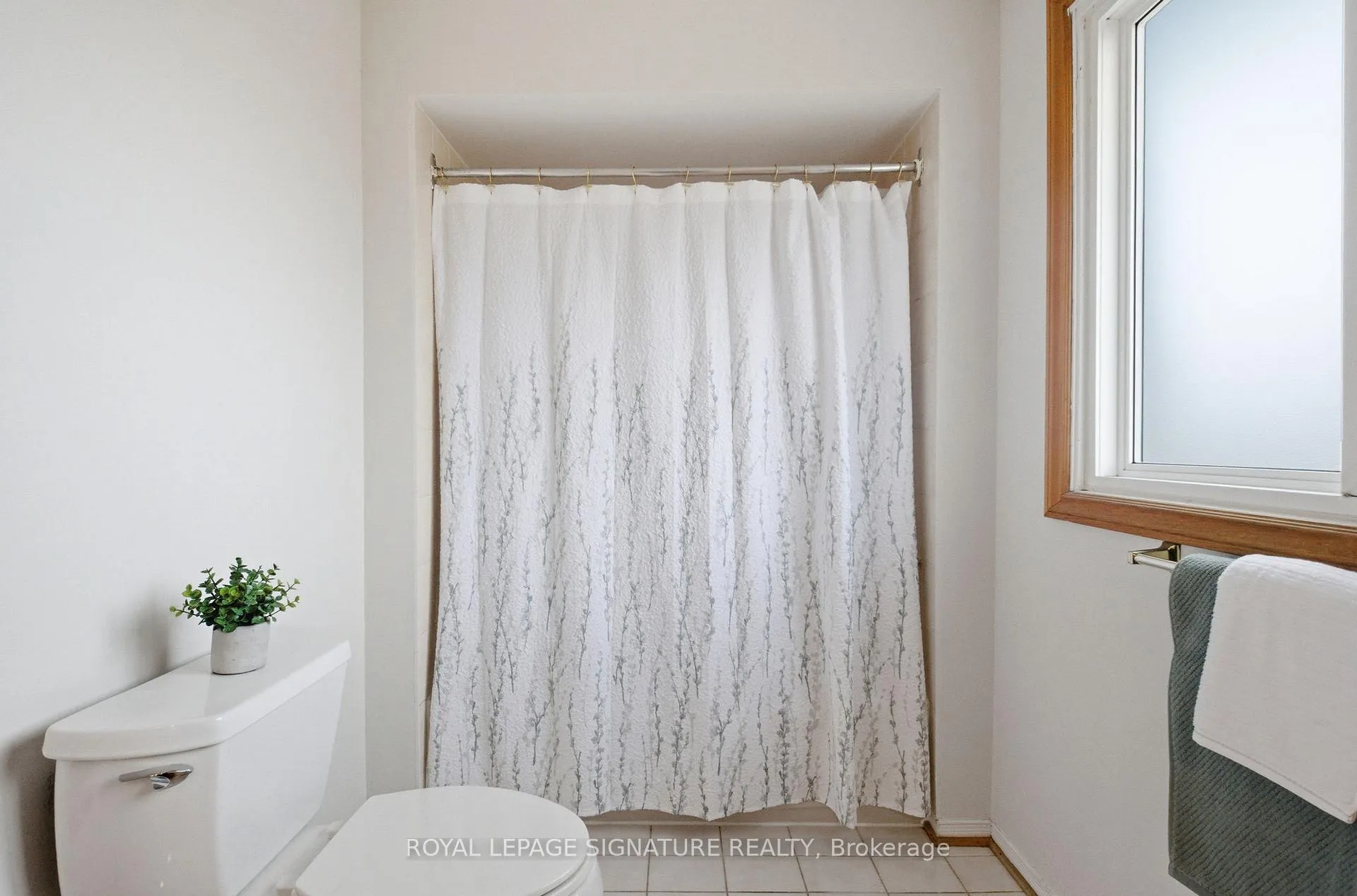 Photo 22 of 669 Highview Road, Pickering, Amberlea — HOMEH