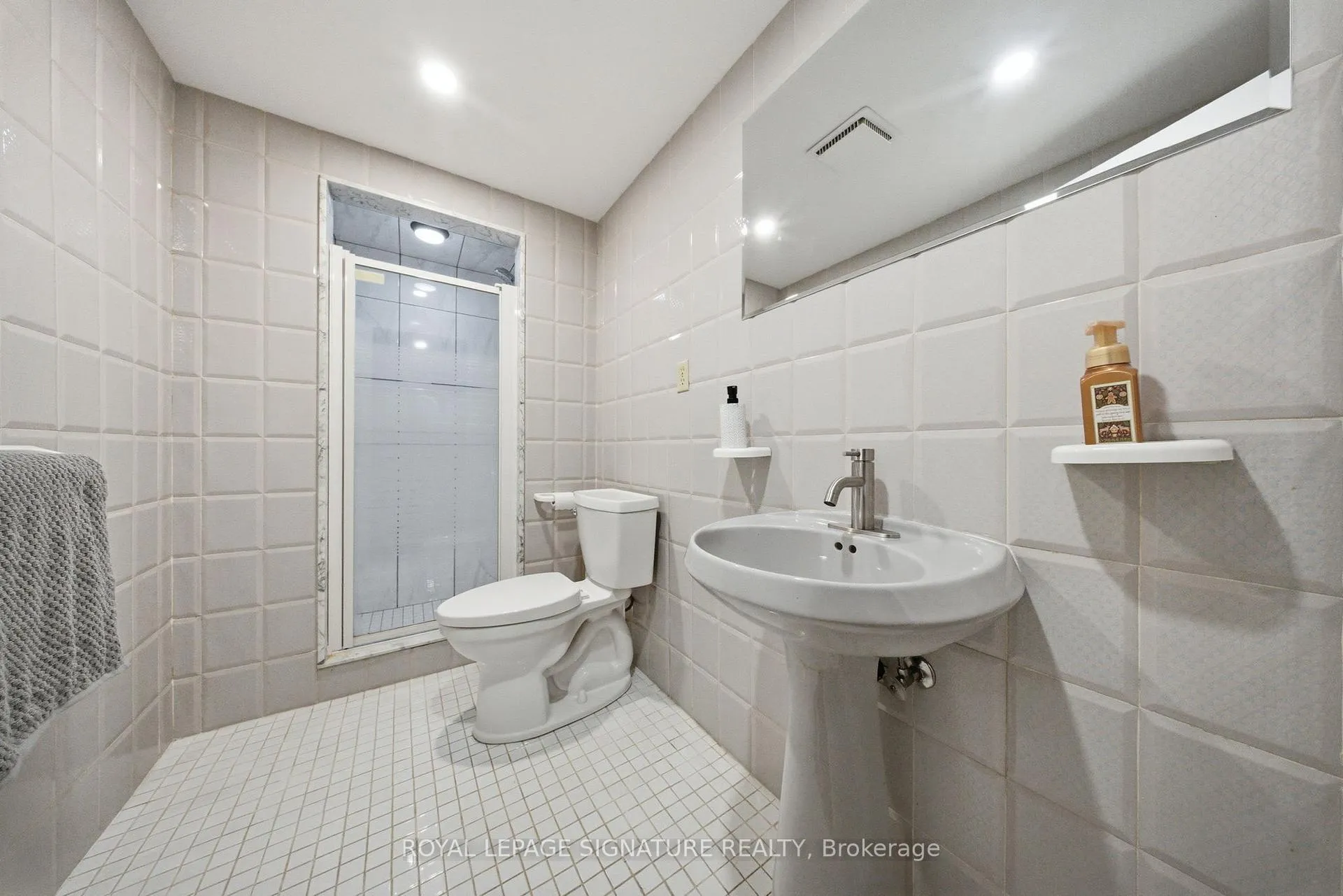 Photo 35 of 669 Highview Road, Pickering, Amberlea — HOMEH