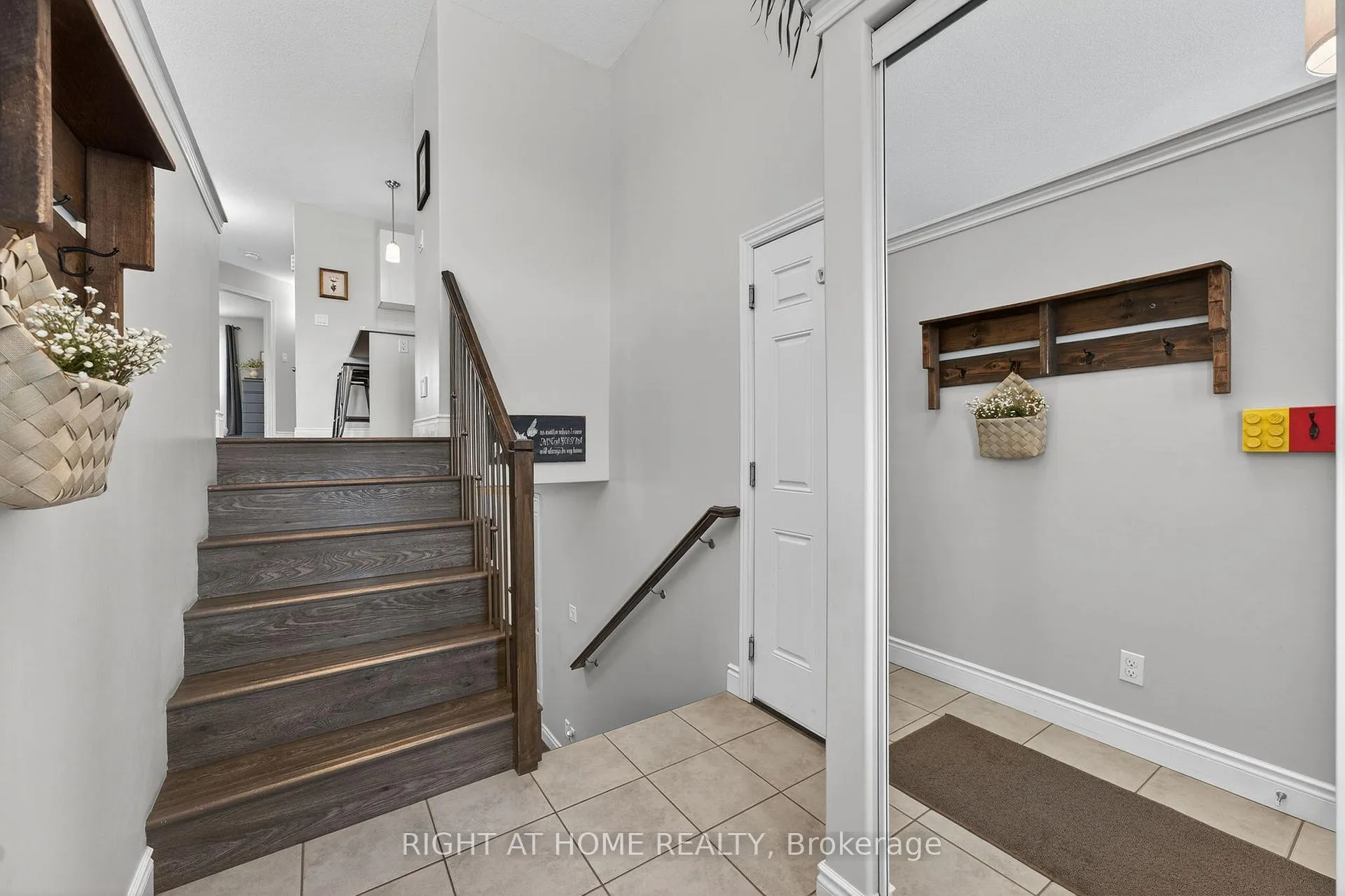 Photo 4 of 48 Freedom Crescent, Quinte West, Sidney Ward — HOMEH