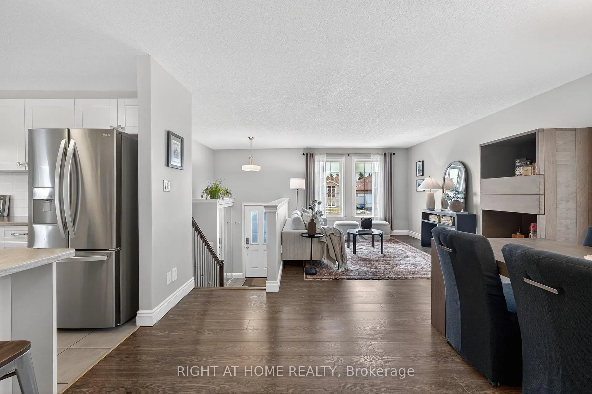 Photo 5 of 48 Freedom Crescent, Quinte West, Sidney Ward — HOMEH