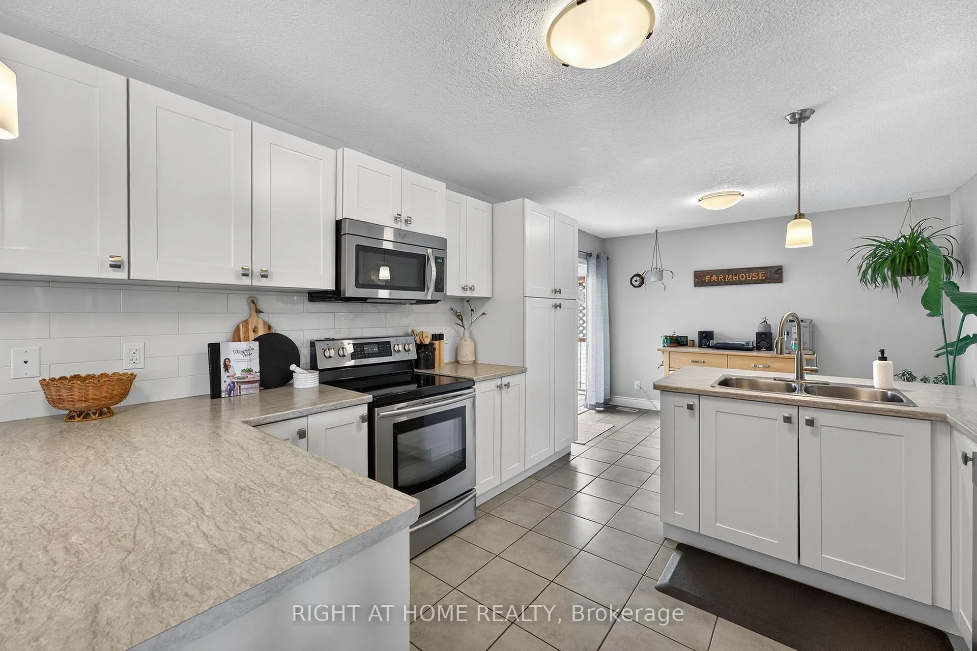 Photo 11 of 48 Freedom Crescent, Quinte West, Sidney Ward — HOMEH