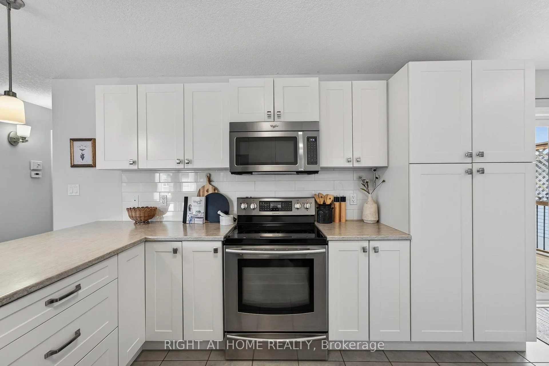 Photo 13 of 48 Freedom Crescent, Quinte West, Sidney Ward — HOMEH