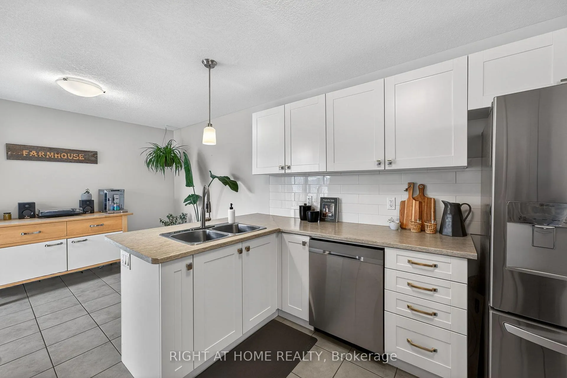 Photo 14 of 48 Freedom Crescent, Quinte West, Sidney Ward — HOMEH