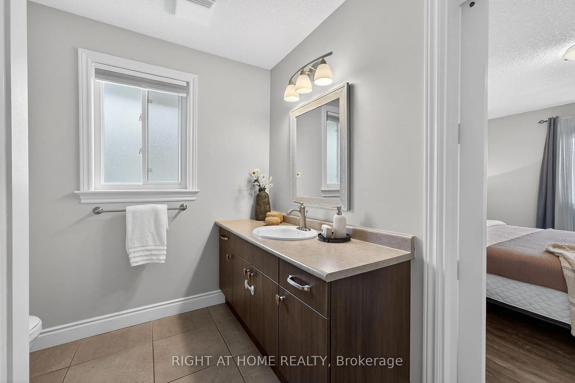 Photo 20 of 48 Freedom Crescent, Quinte West, Sidney Ward — HOMEH