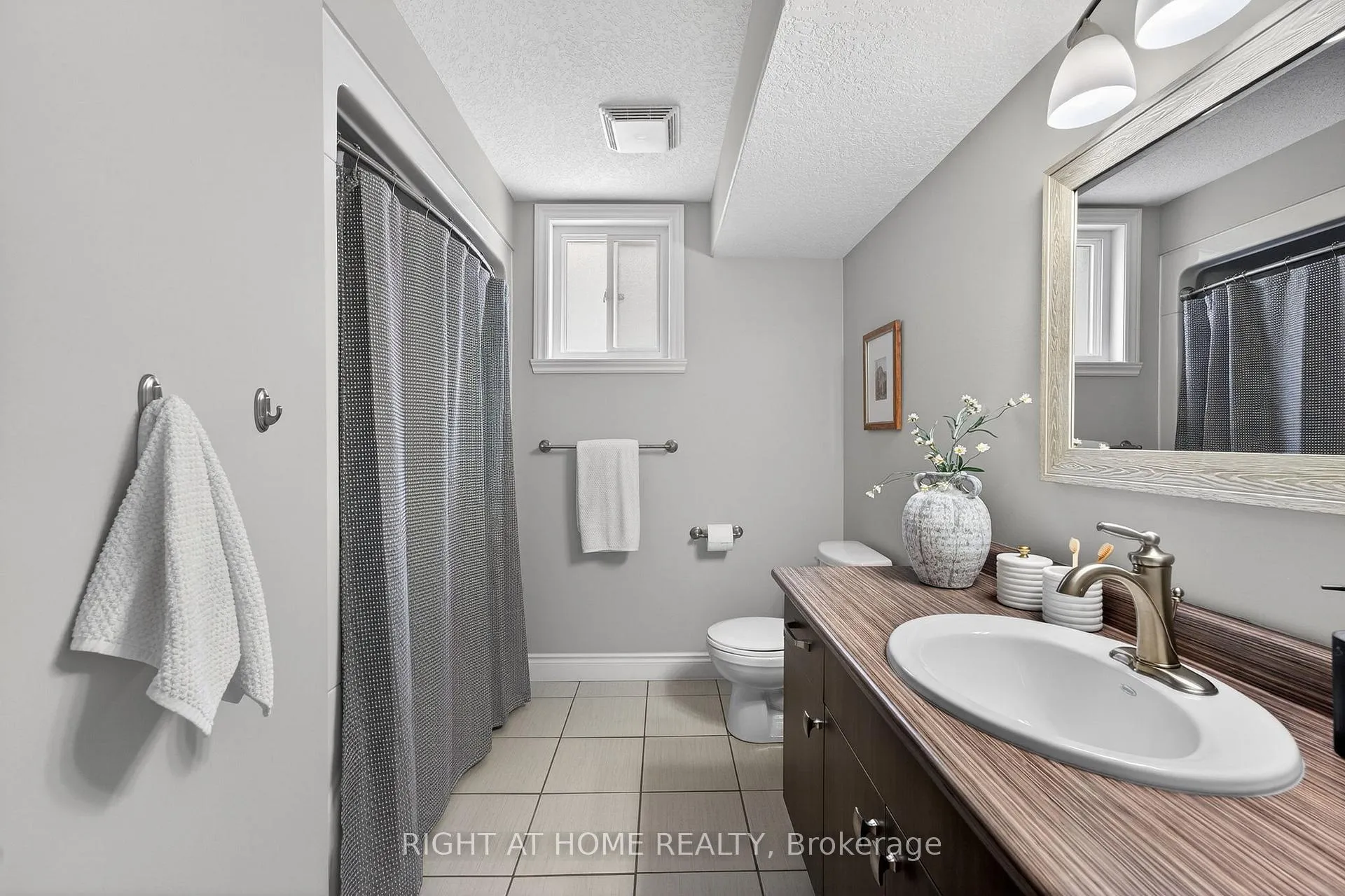 Photo 32 of 48 Freedom Crescent, Quinte West, Sidney Ward — HOMEH